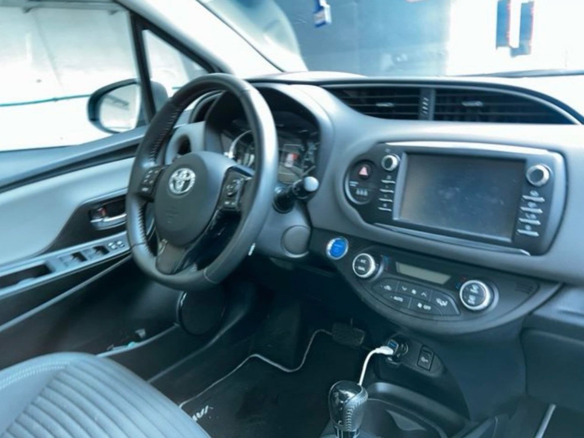 TOYOTA yaris
