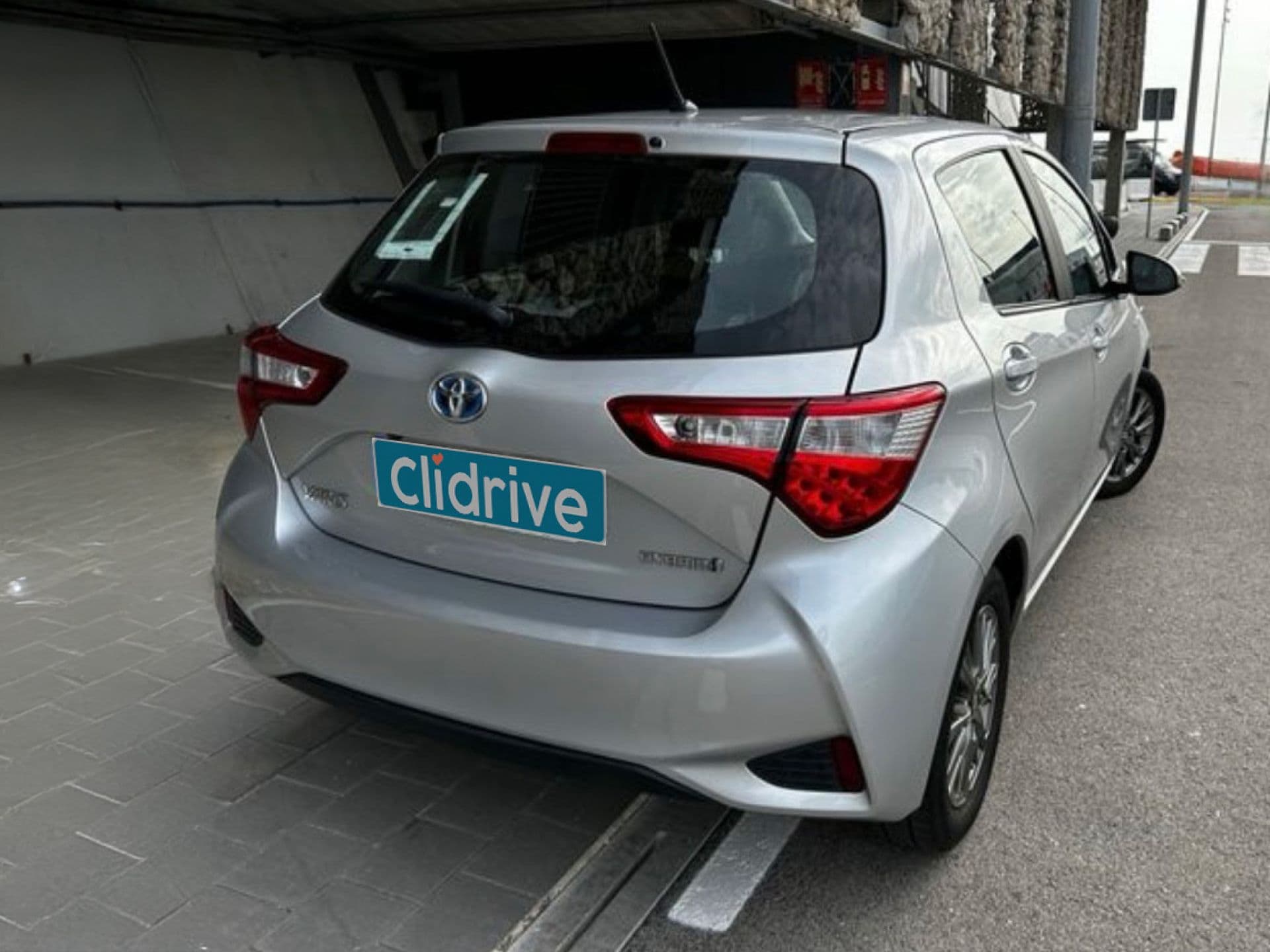 TOYOTA yaris
