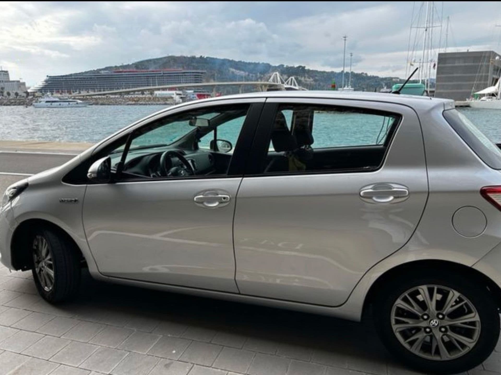 TOYOTA yaris