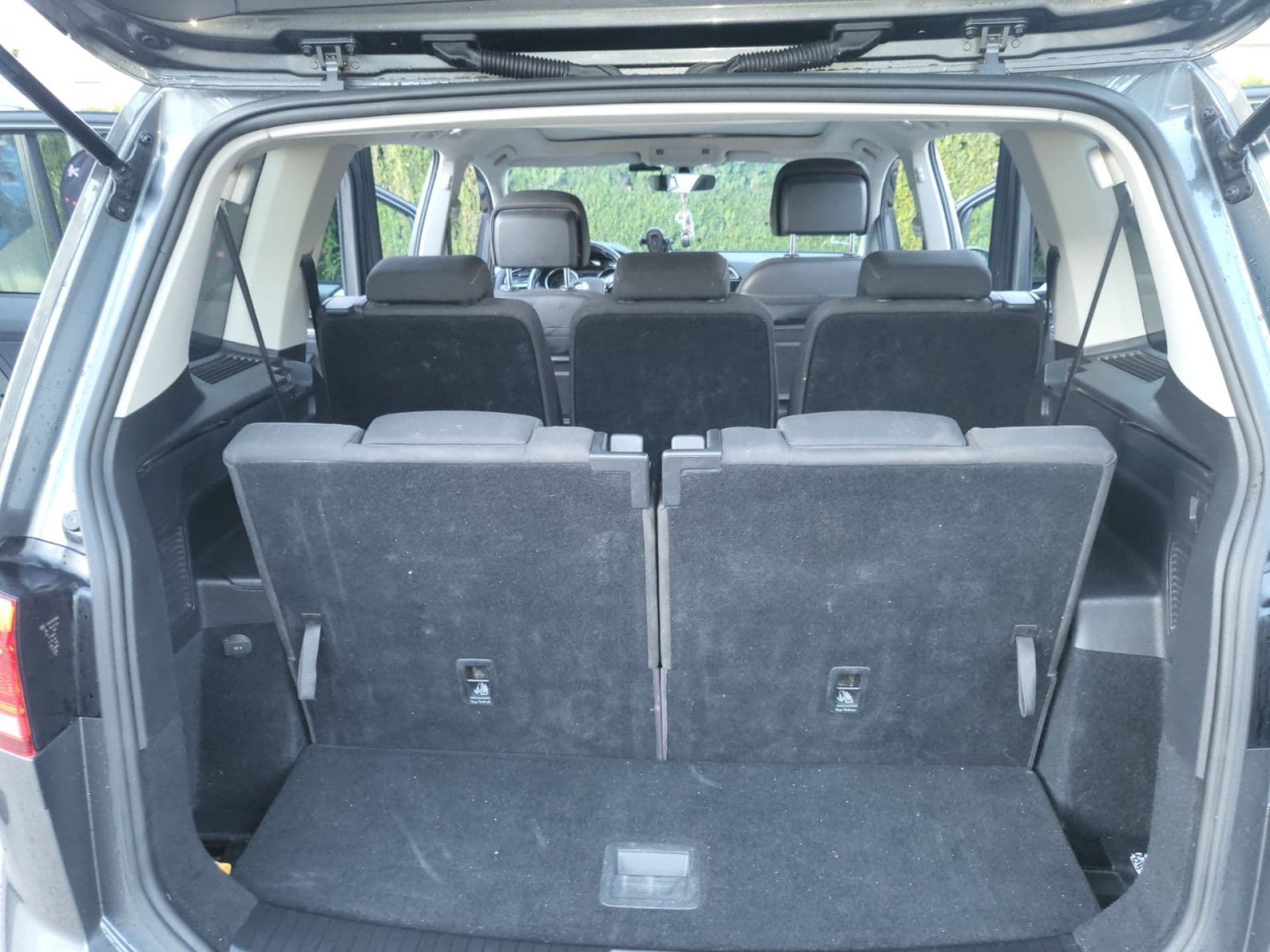 VOLKSWAGEN touran