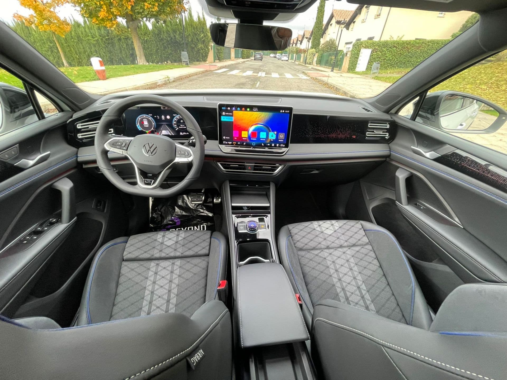 VOLKSWAGEN tiguan