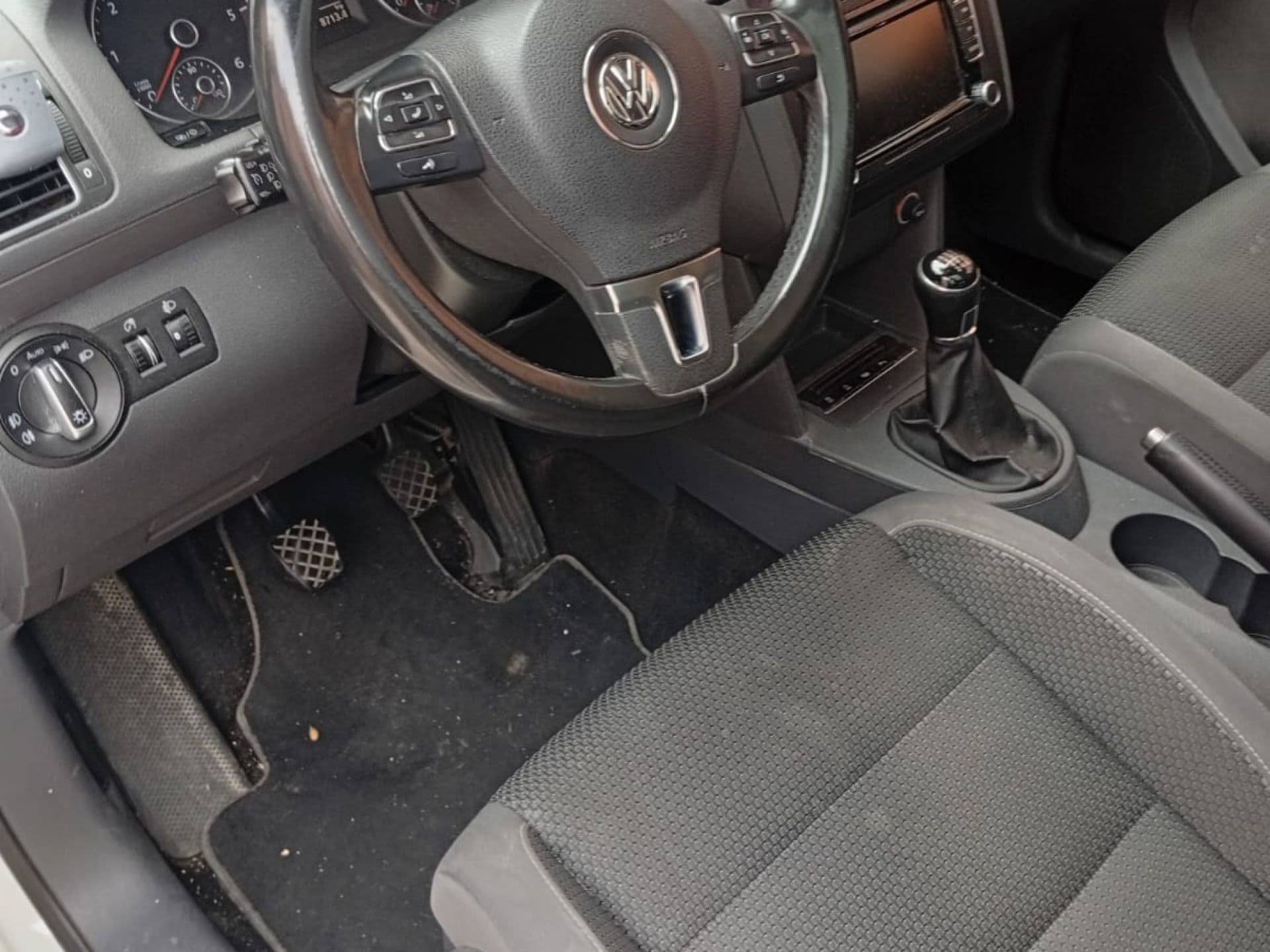 VOLKSWAGEN touran