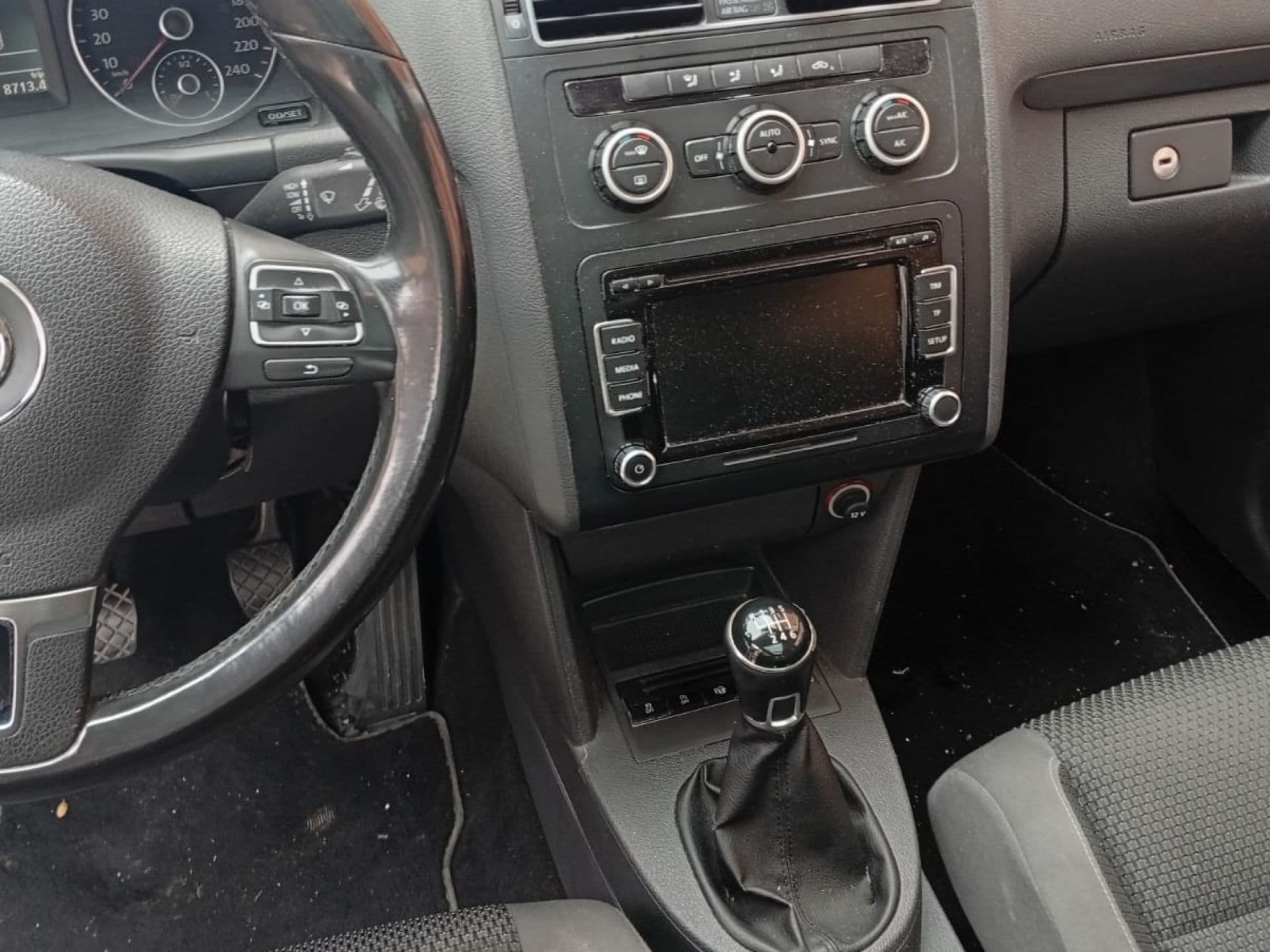 VOLKSWAGEN touran
