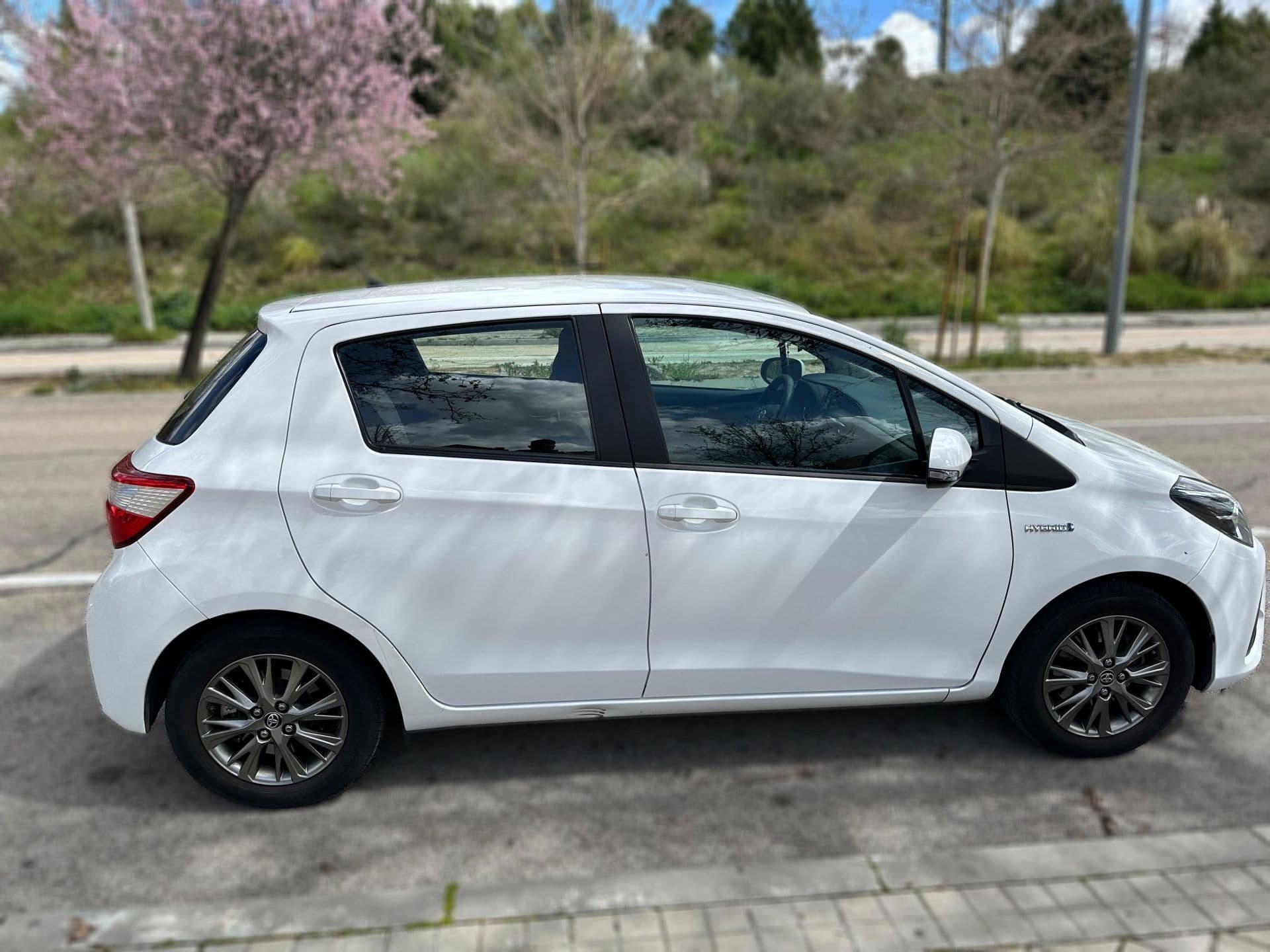TOYOTA yaris