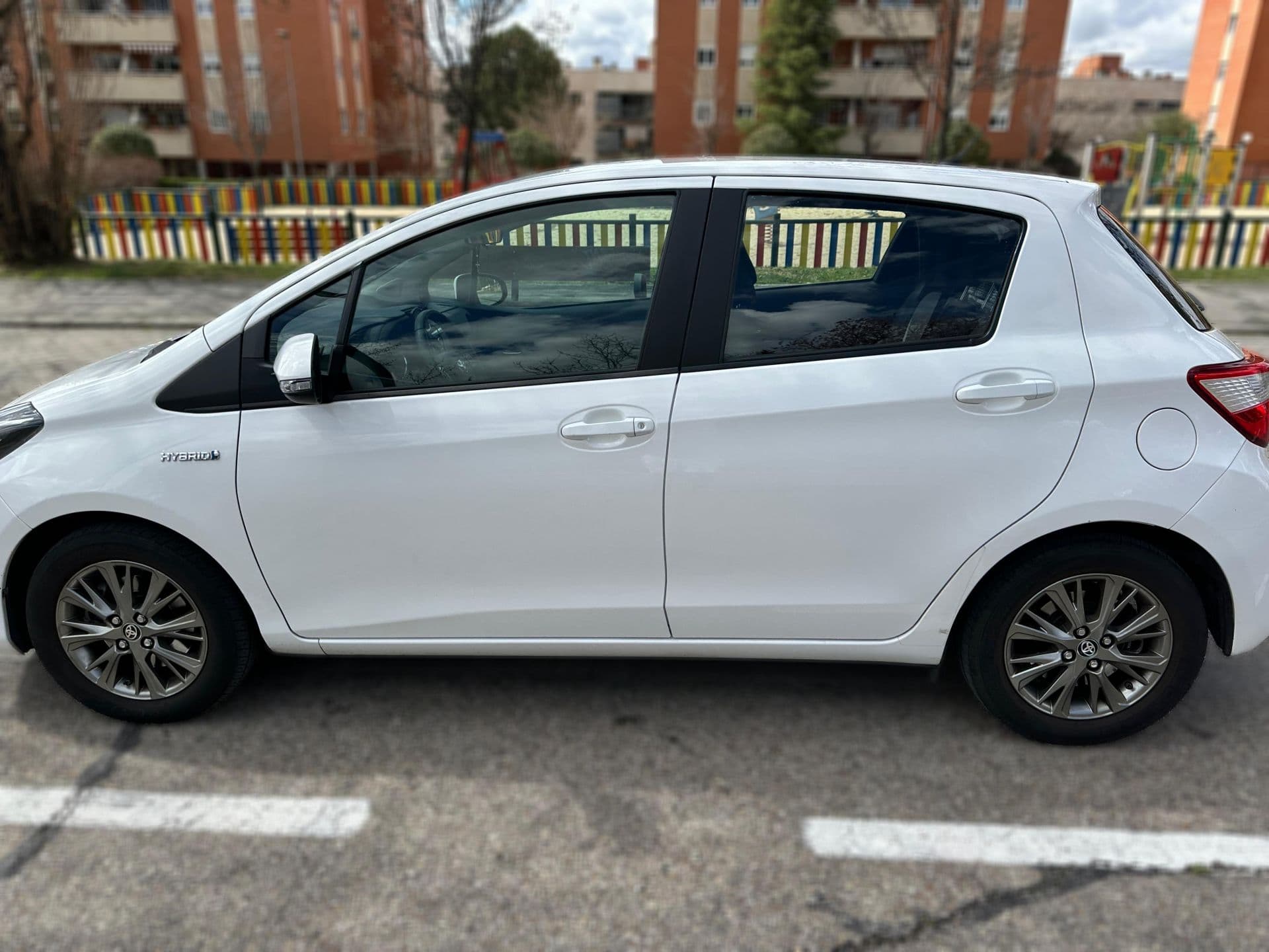 TOYOTA yaris
