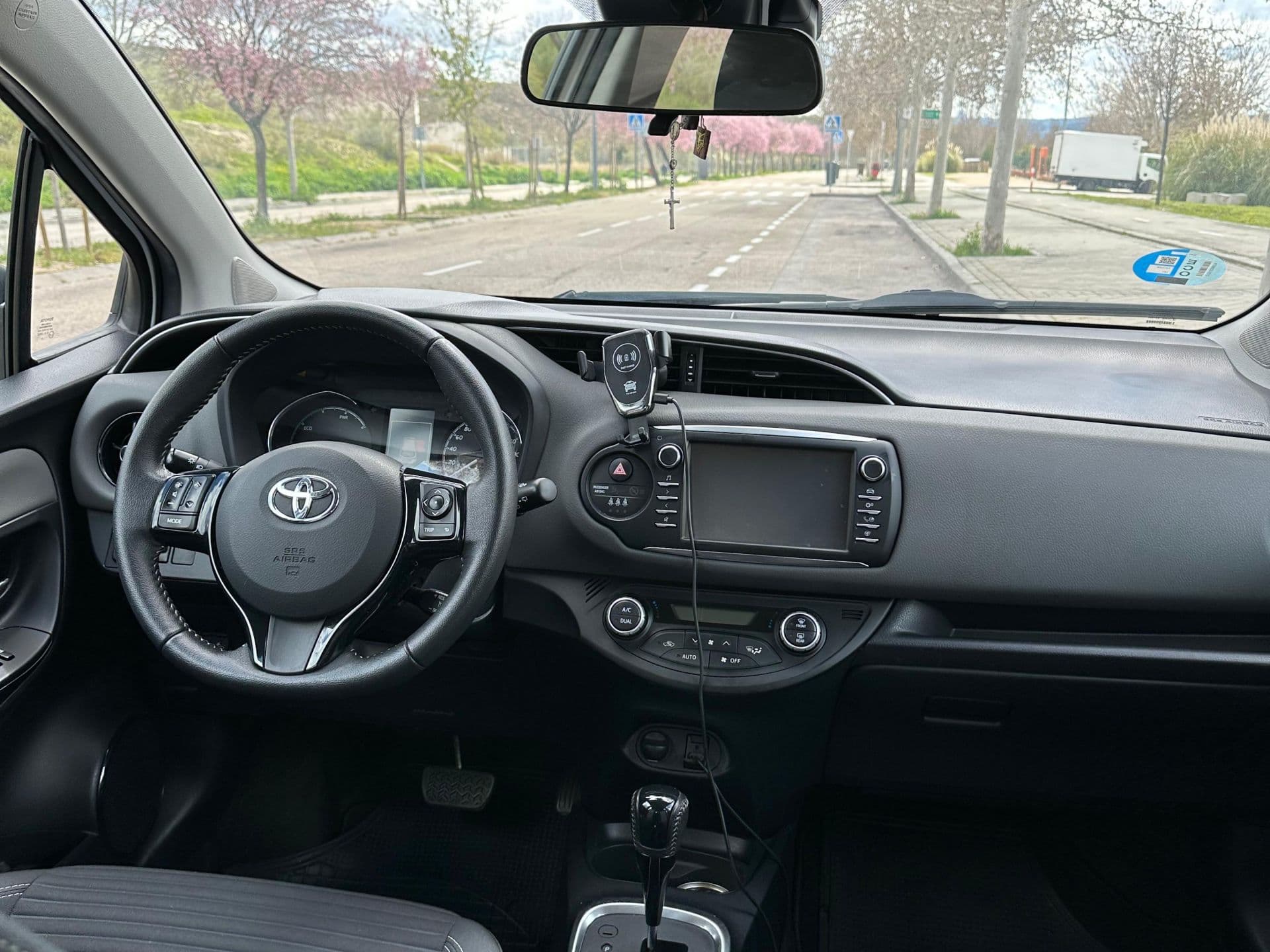 TOYOTA yaris