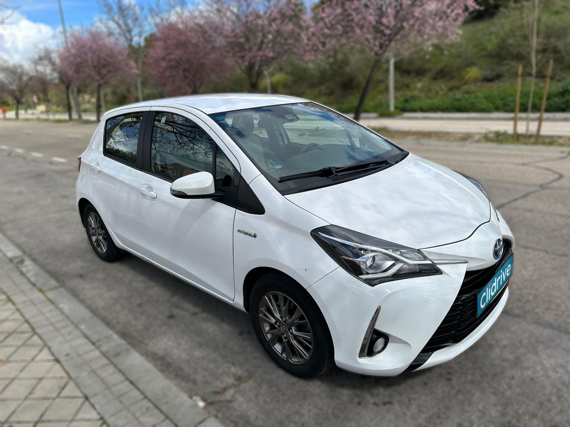 TOYOTA yaris