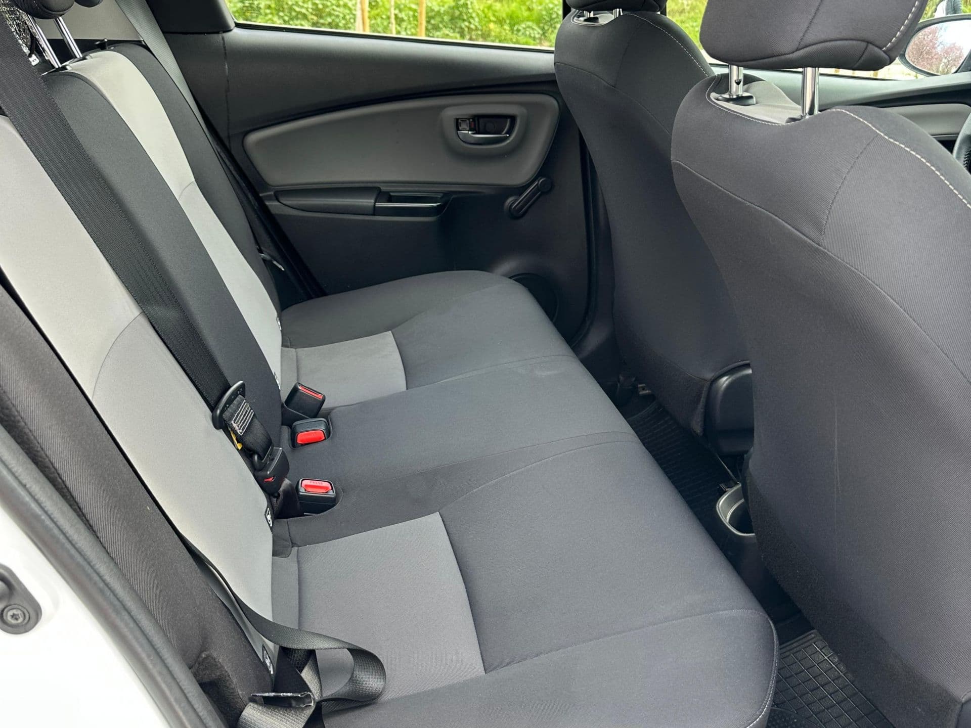TOYOTA yaris