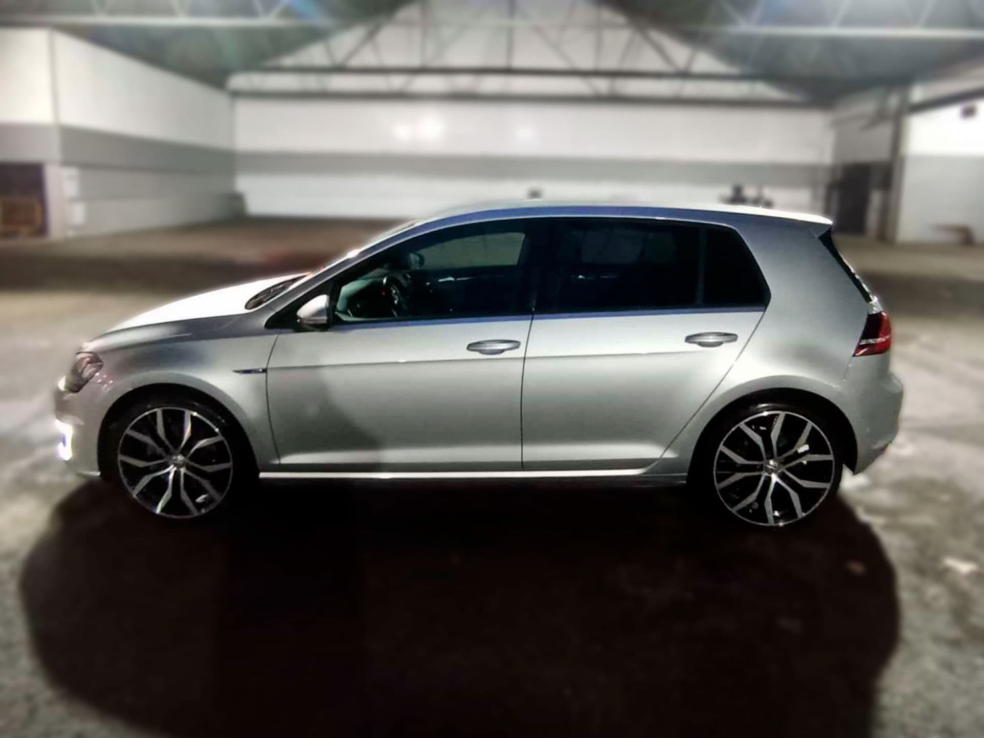 VOLKSWAGEN golf