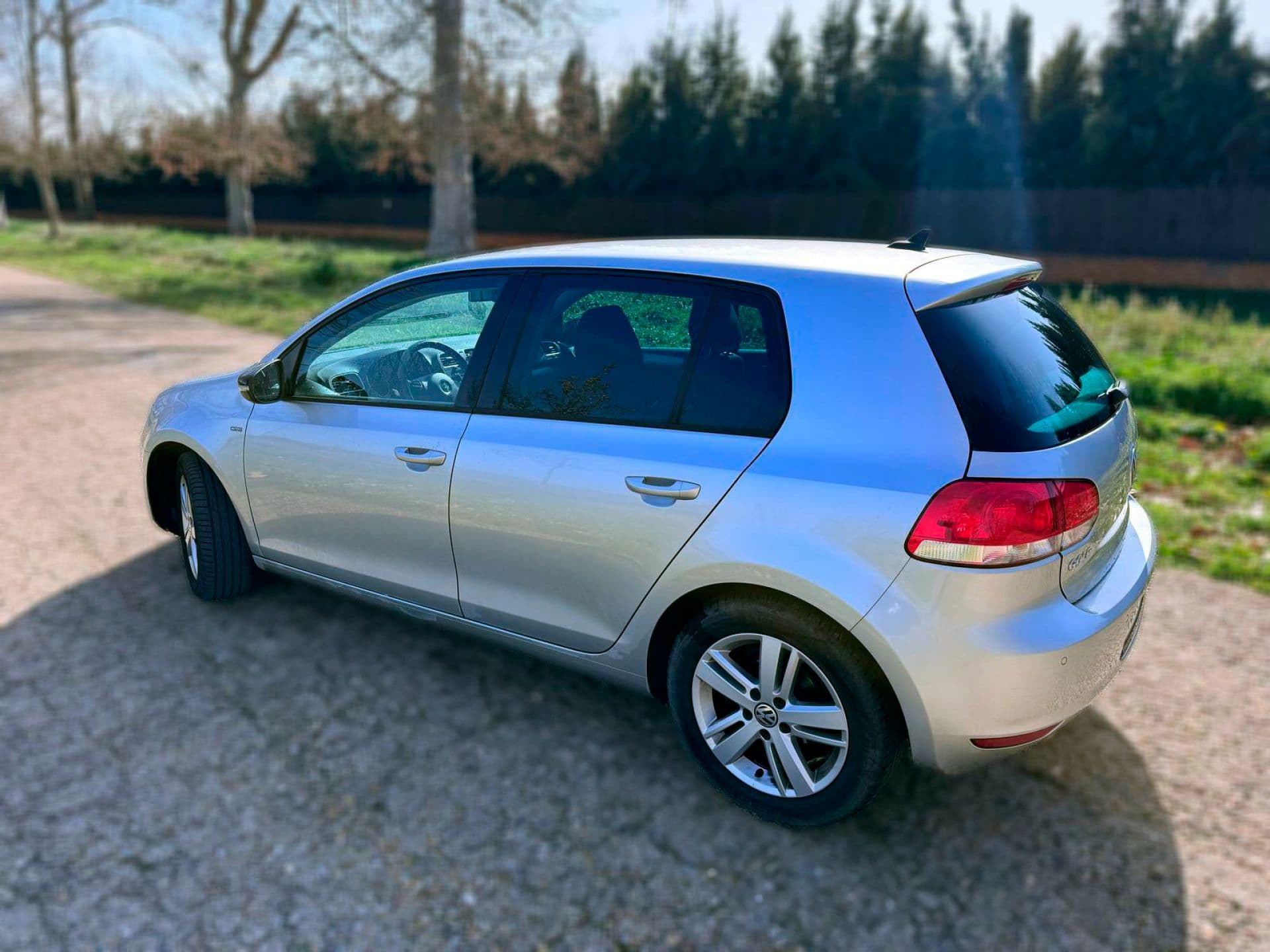 VOLKSWAGEN golf