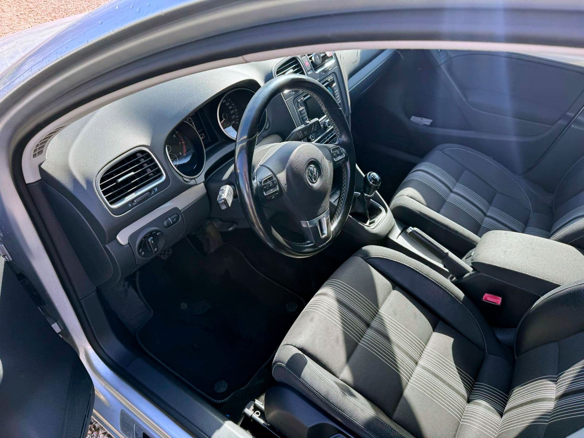 VOLKSWAGEN golf