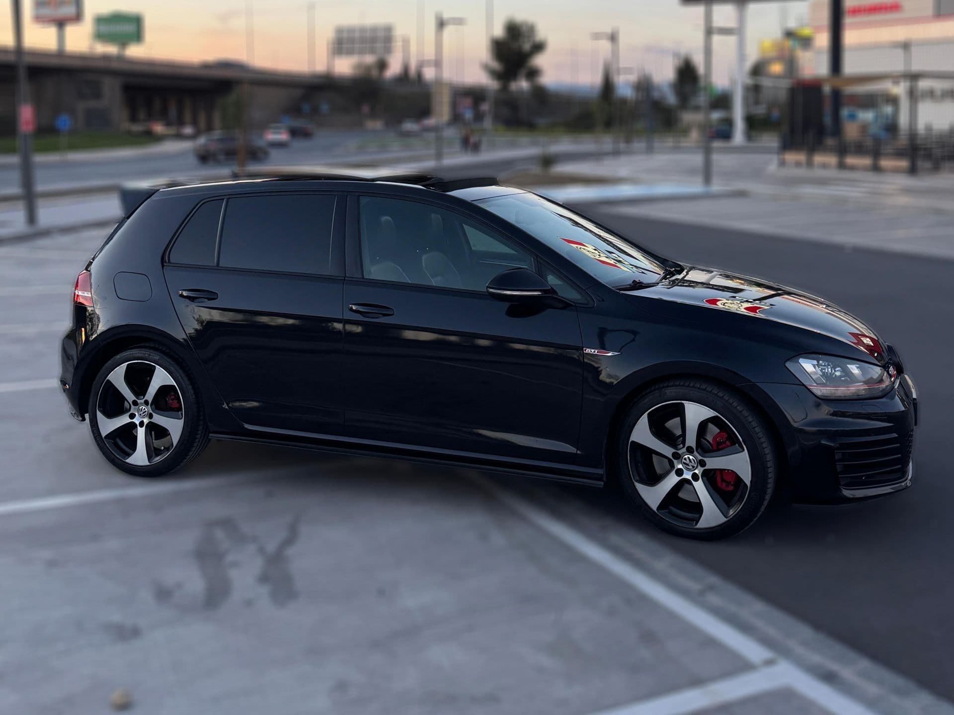 VOLKSWAGEN golf