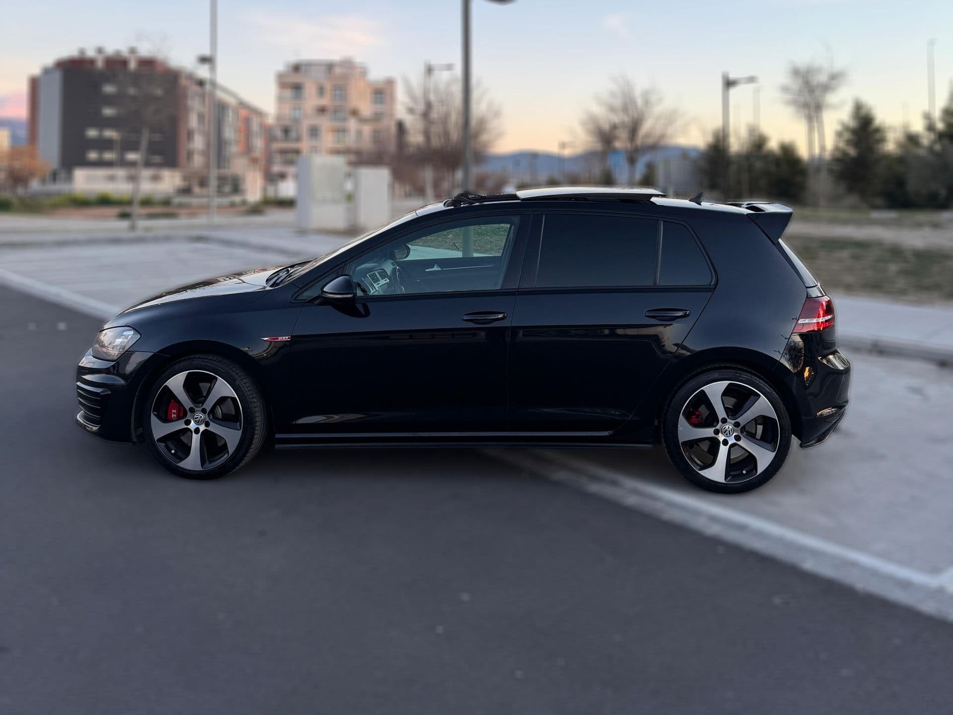 VOLKSWAGEN golf