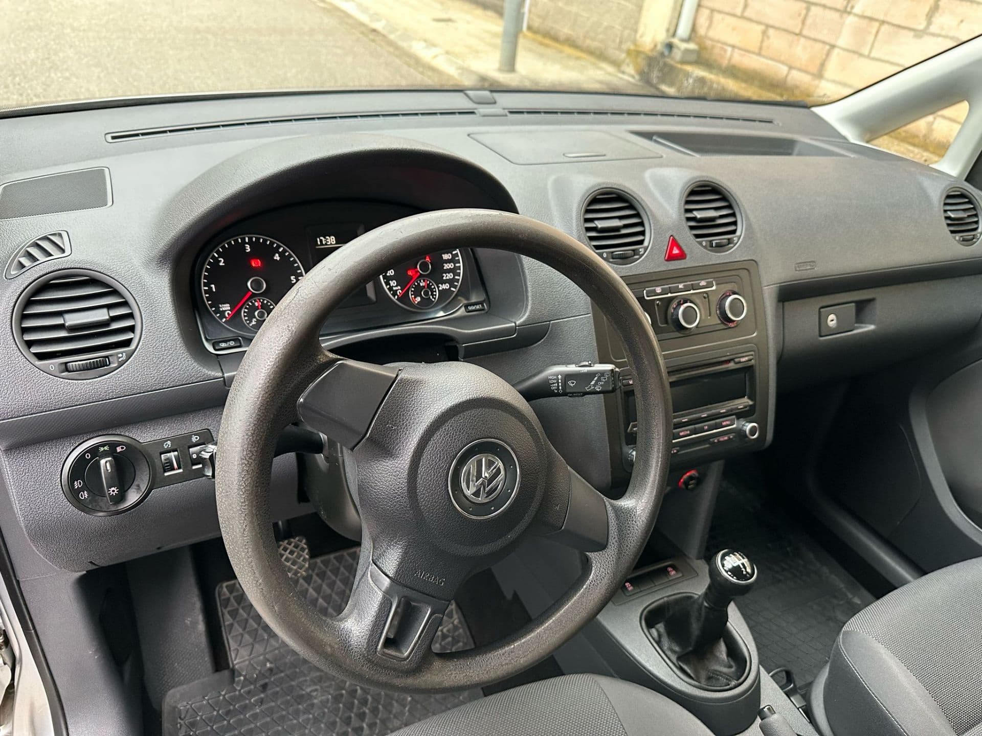 VOLKSWAGEN caddy