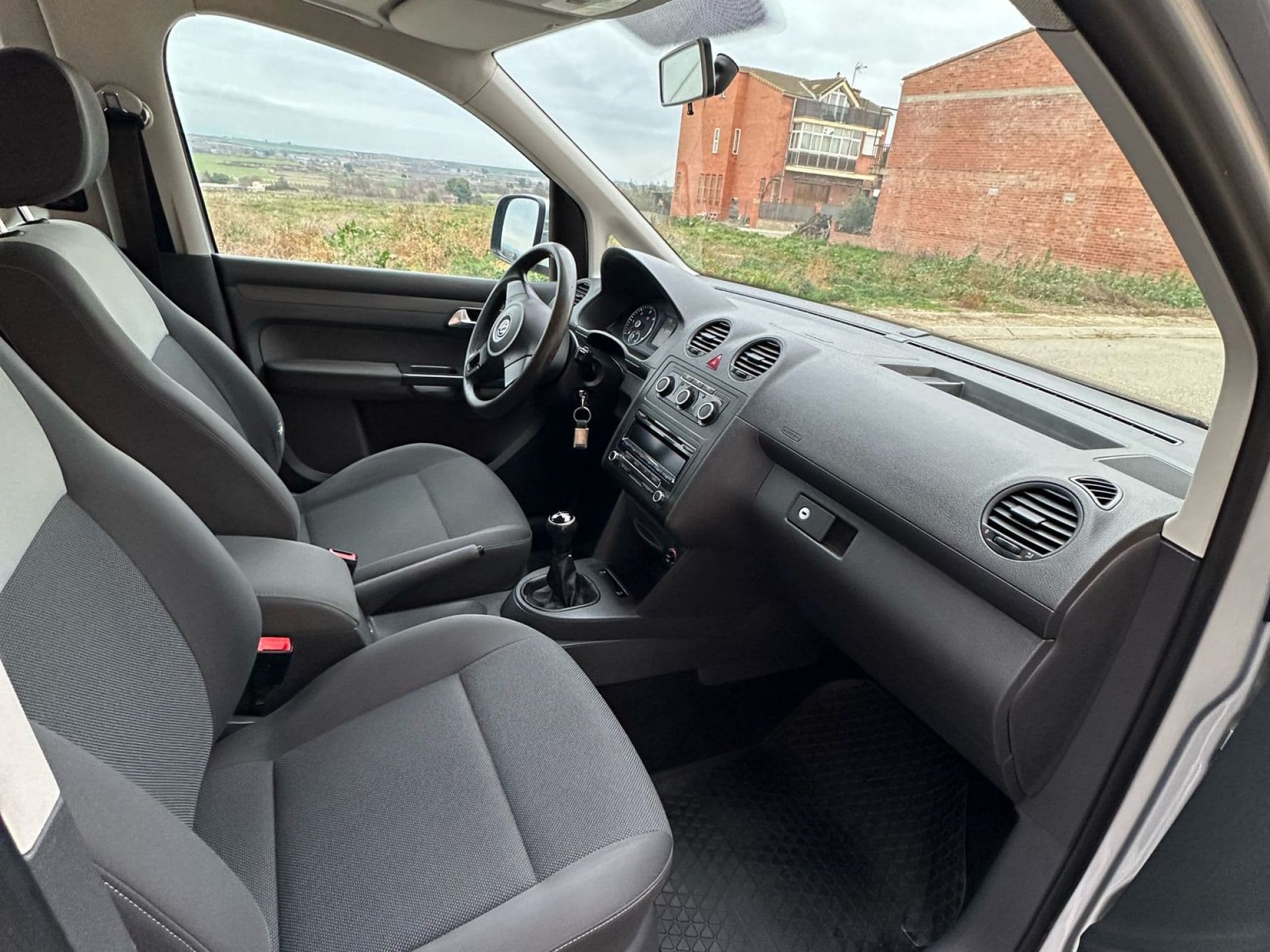 VOLKSWAGEN caddy