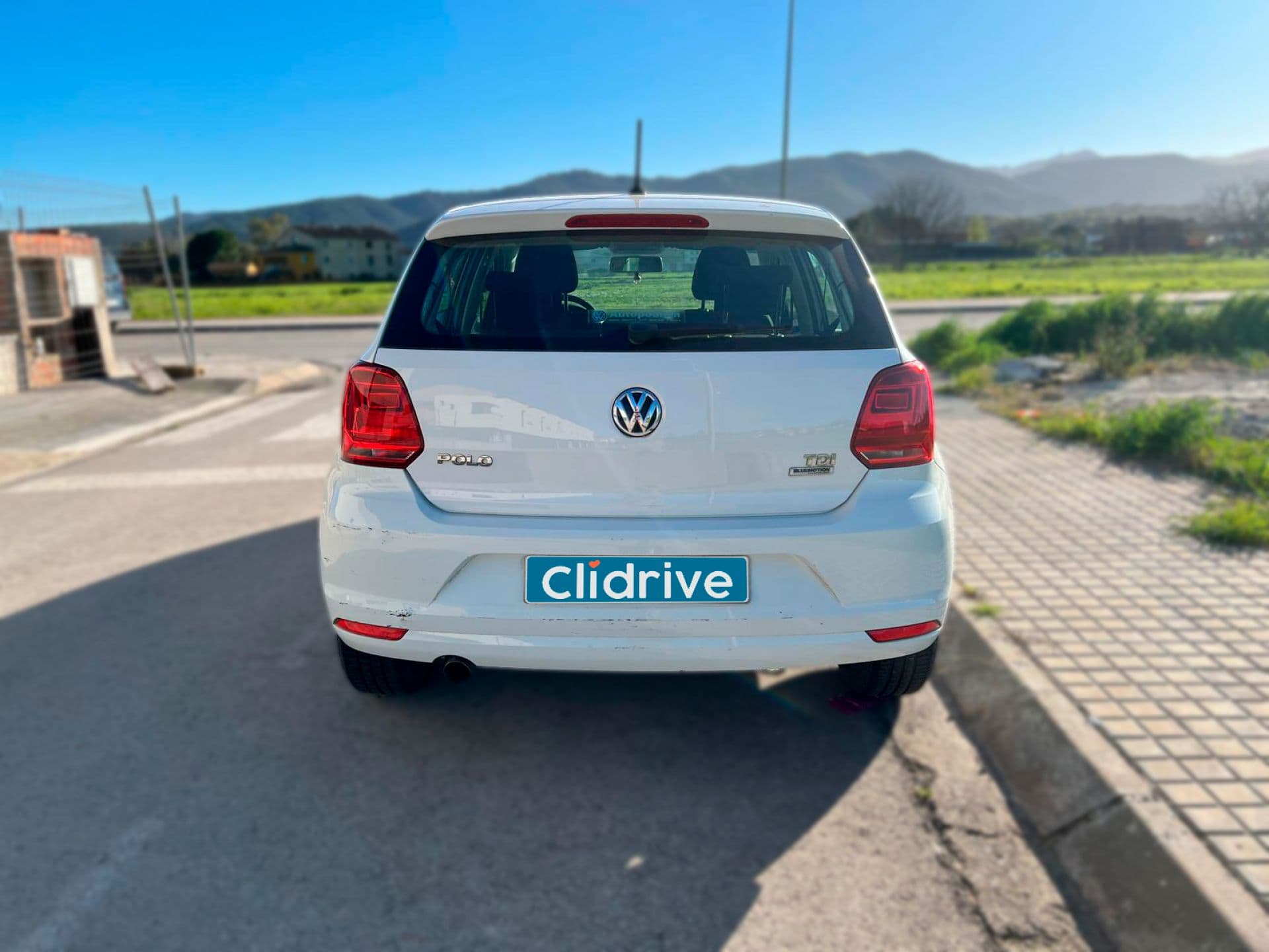 VOLKSWAGEN polo