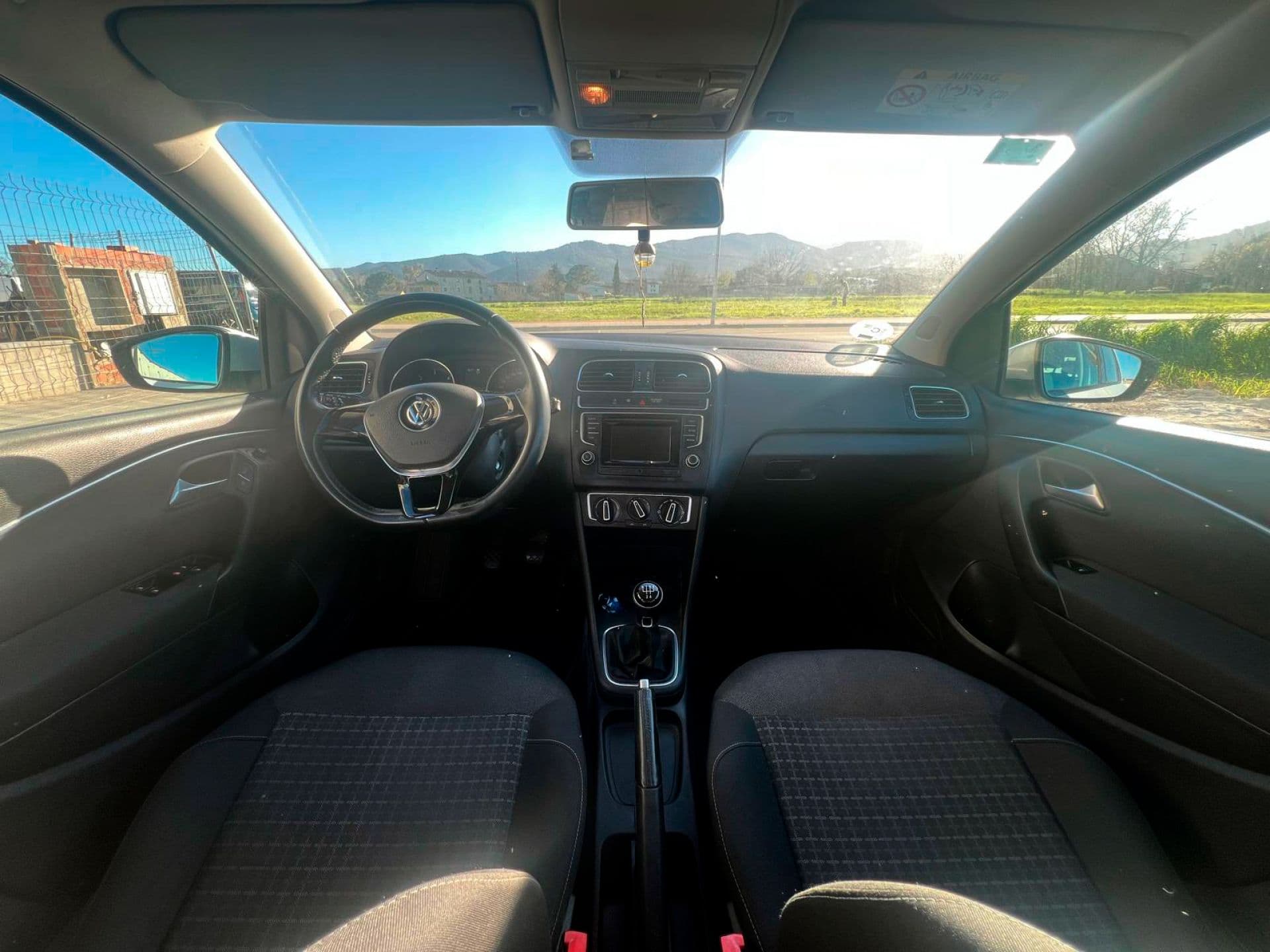 VOLKSWAGEN polo