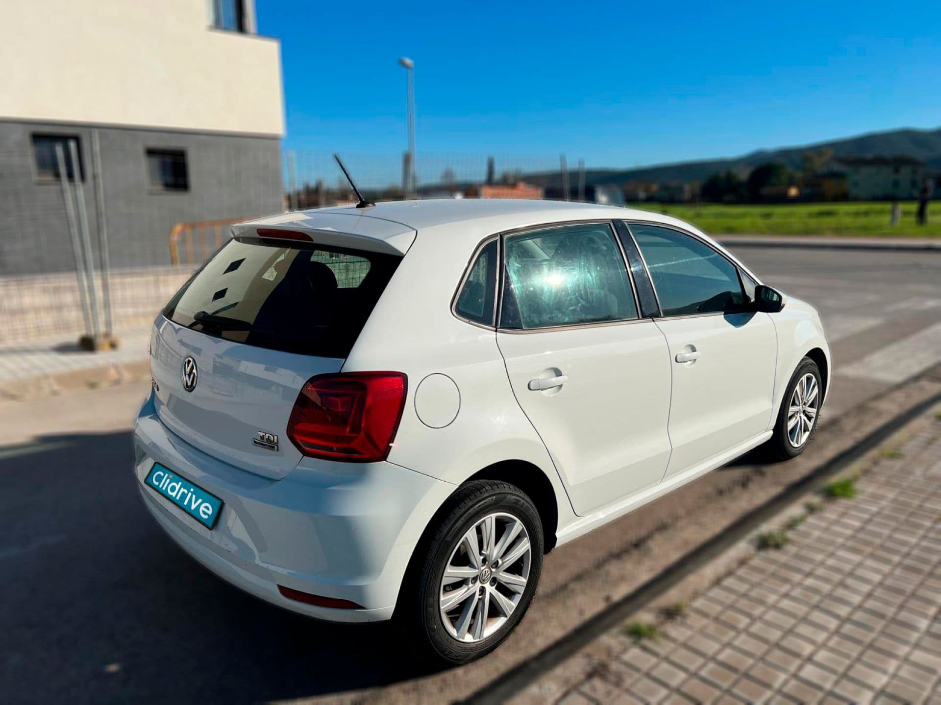 VOLKSWAGEN polo