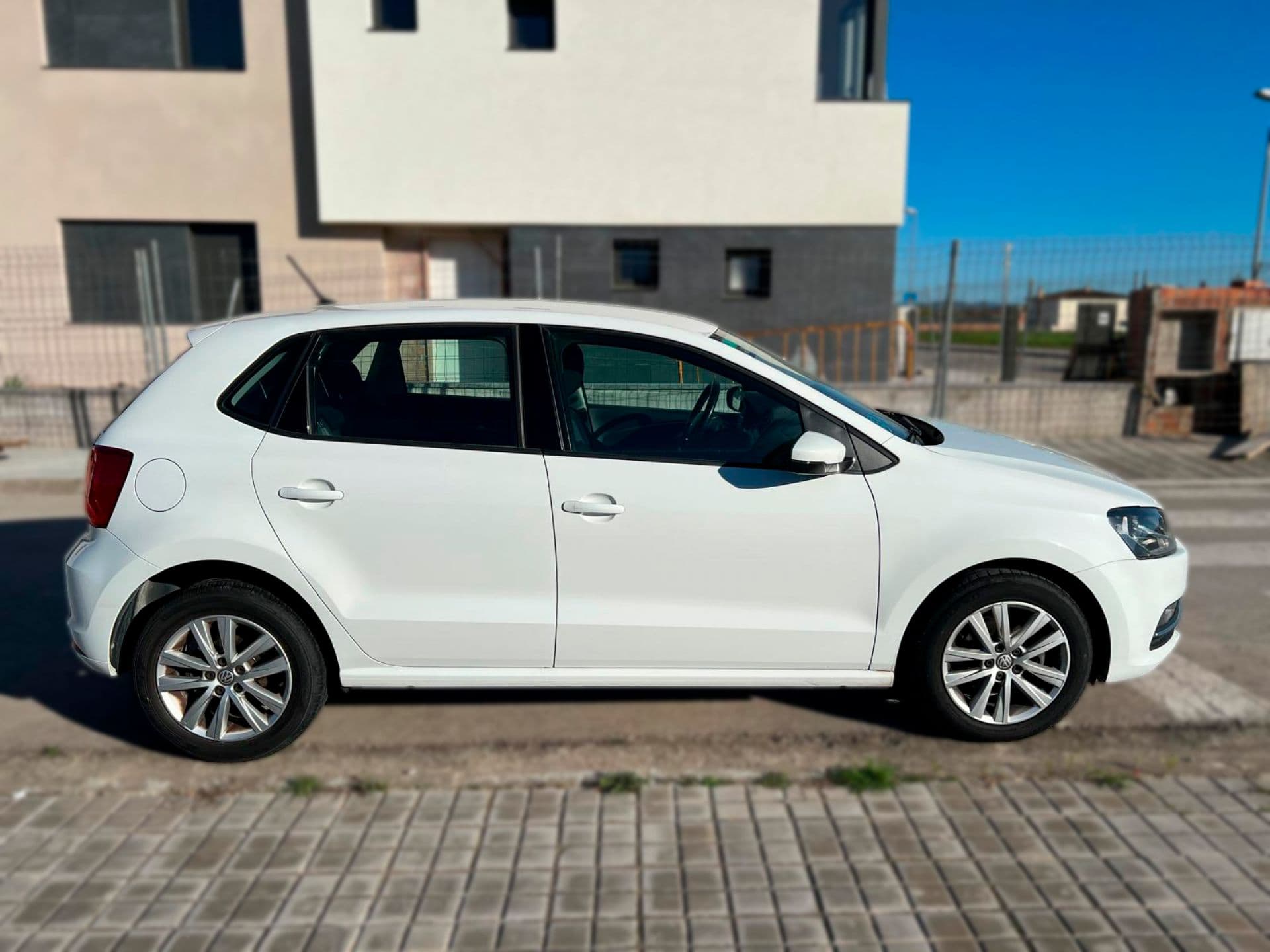 VOLKSWAGEN polo
