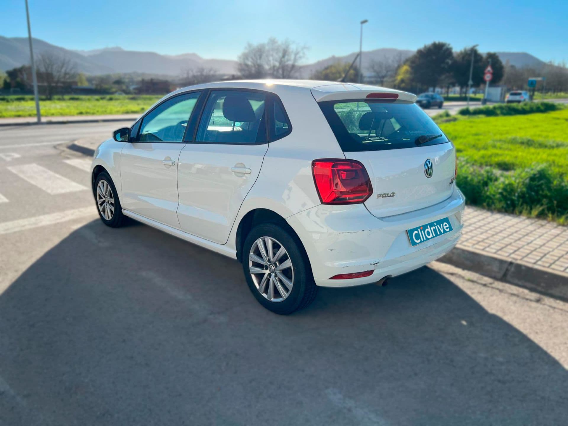 VOLKSWAGEN polo