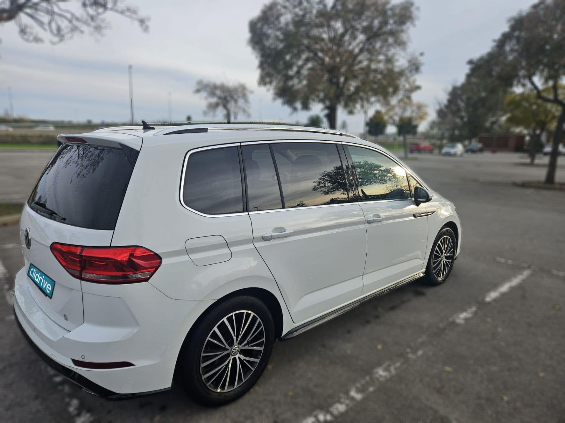 VOLKSWAGEN touran