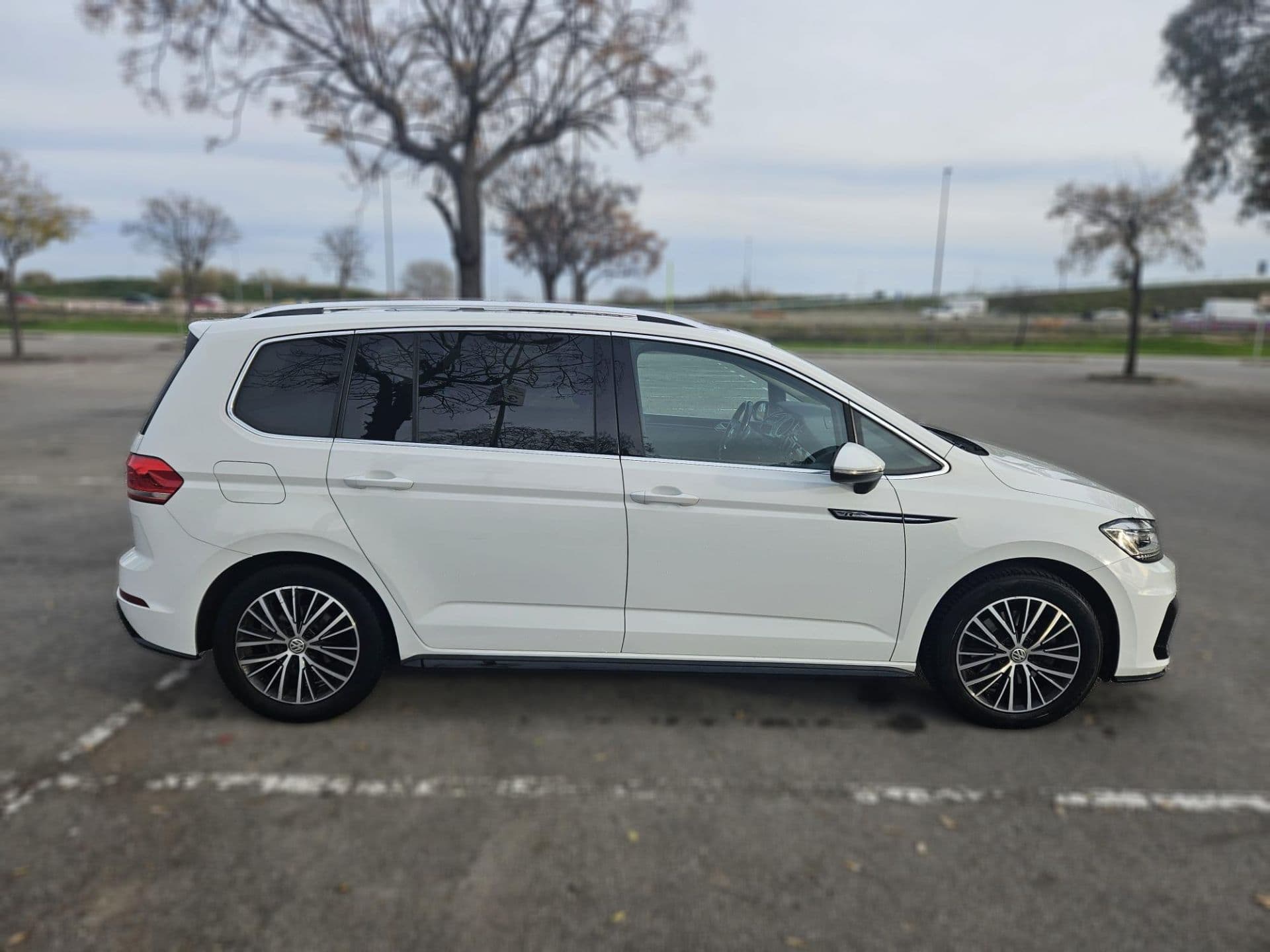 VOLKSWAGEN touran