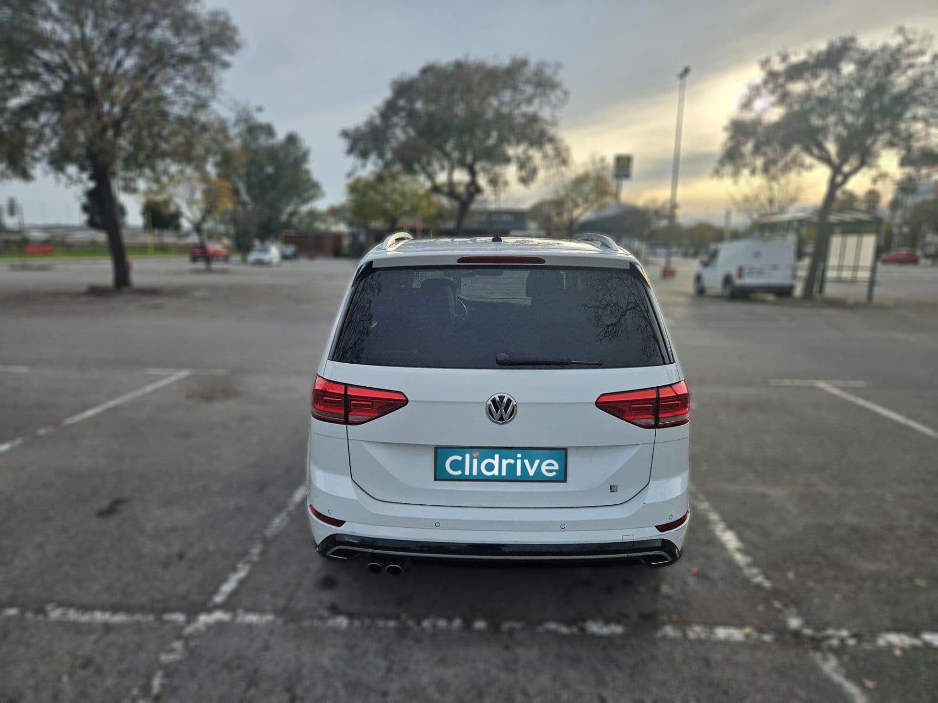 VOLKSWAGEN touran