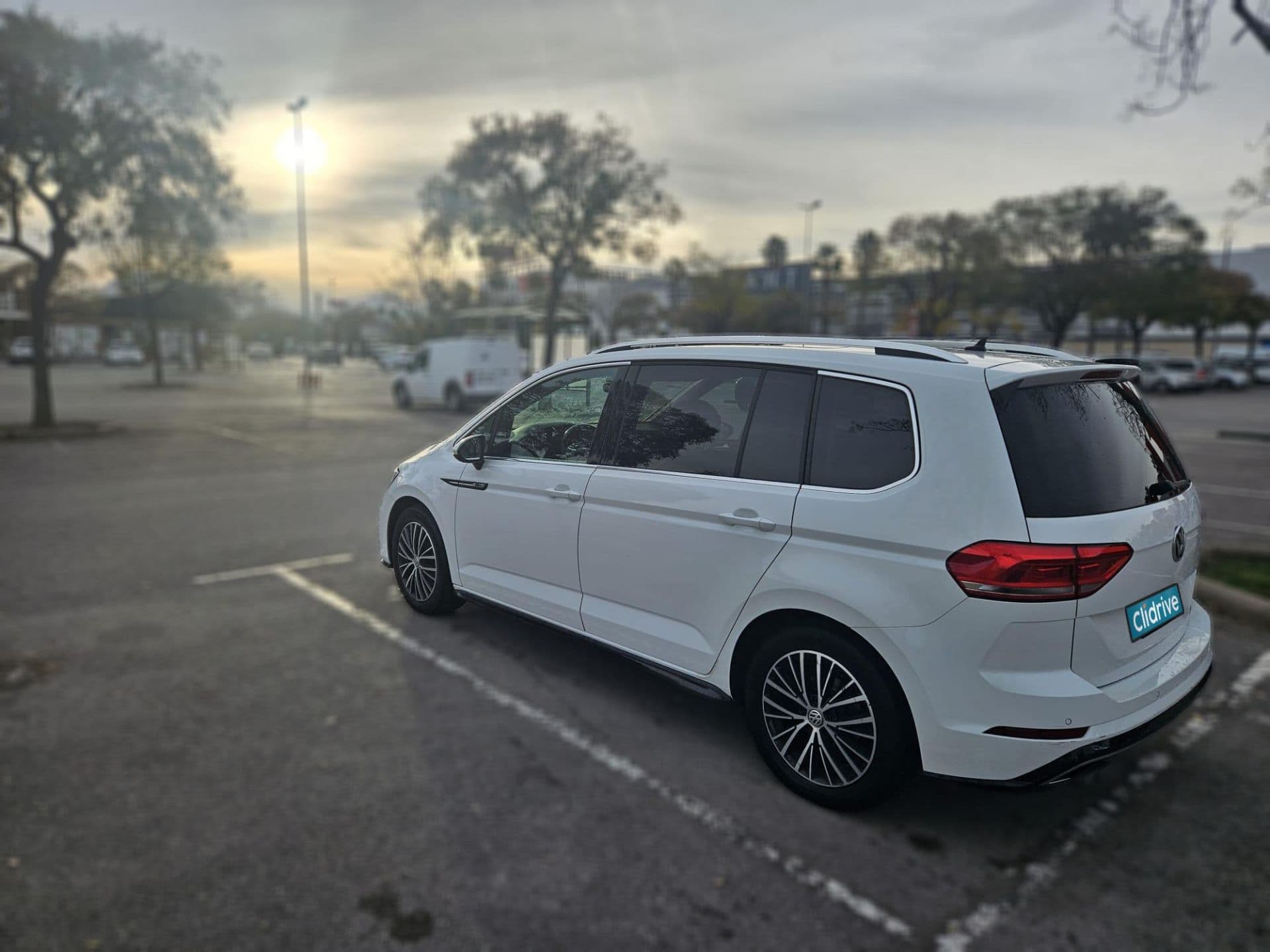 VOLKSWAGEN touran