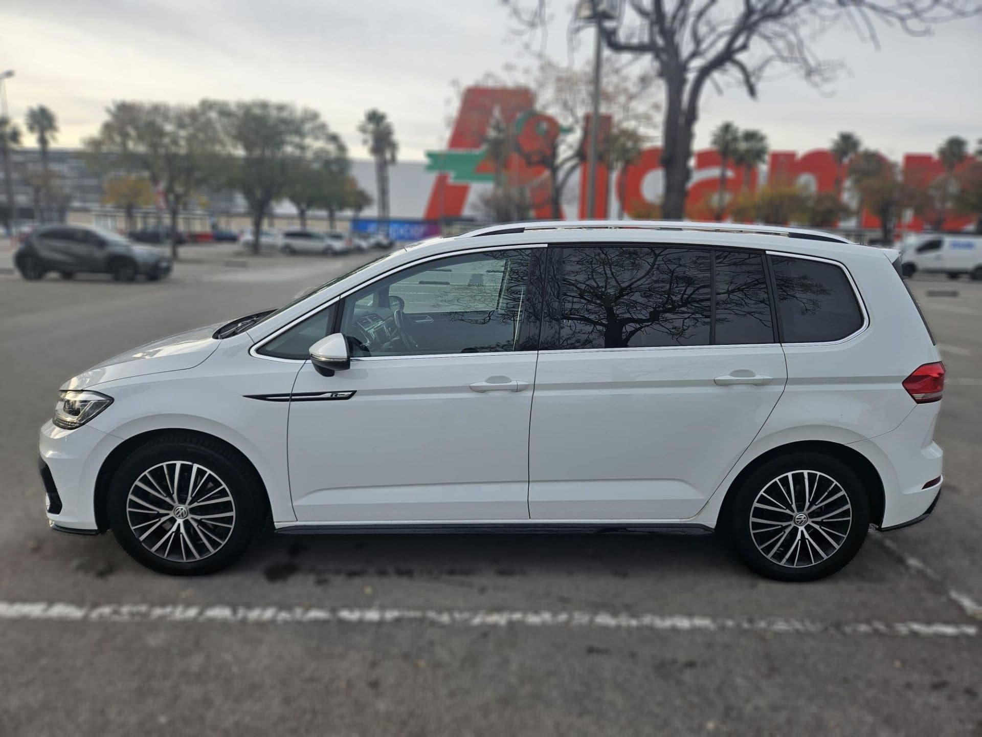 VOLKSWAGEN touran