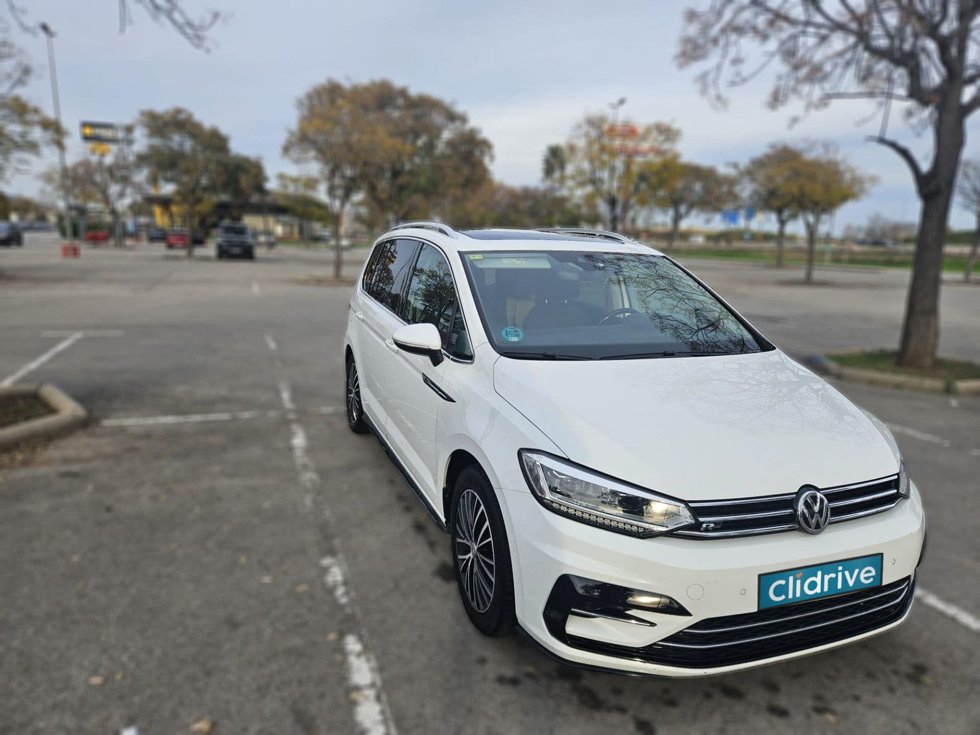 VOLKSWAGEN touran