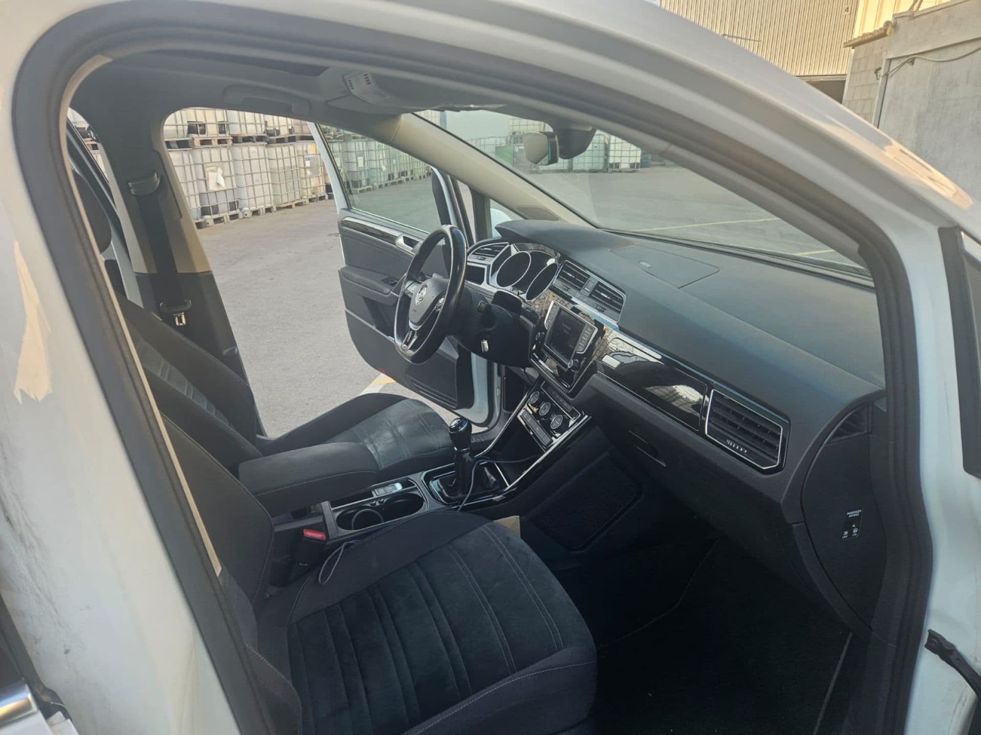VOLKSWAGEN touran