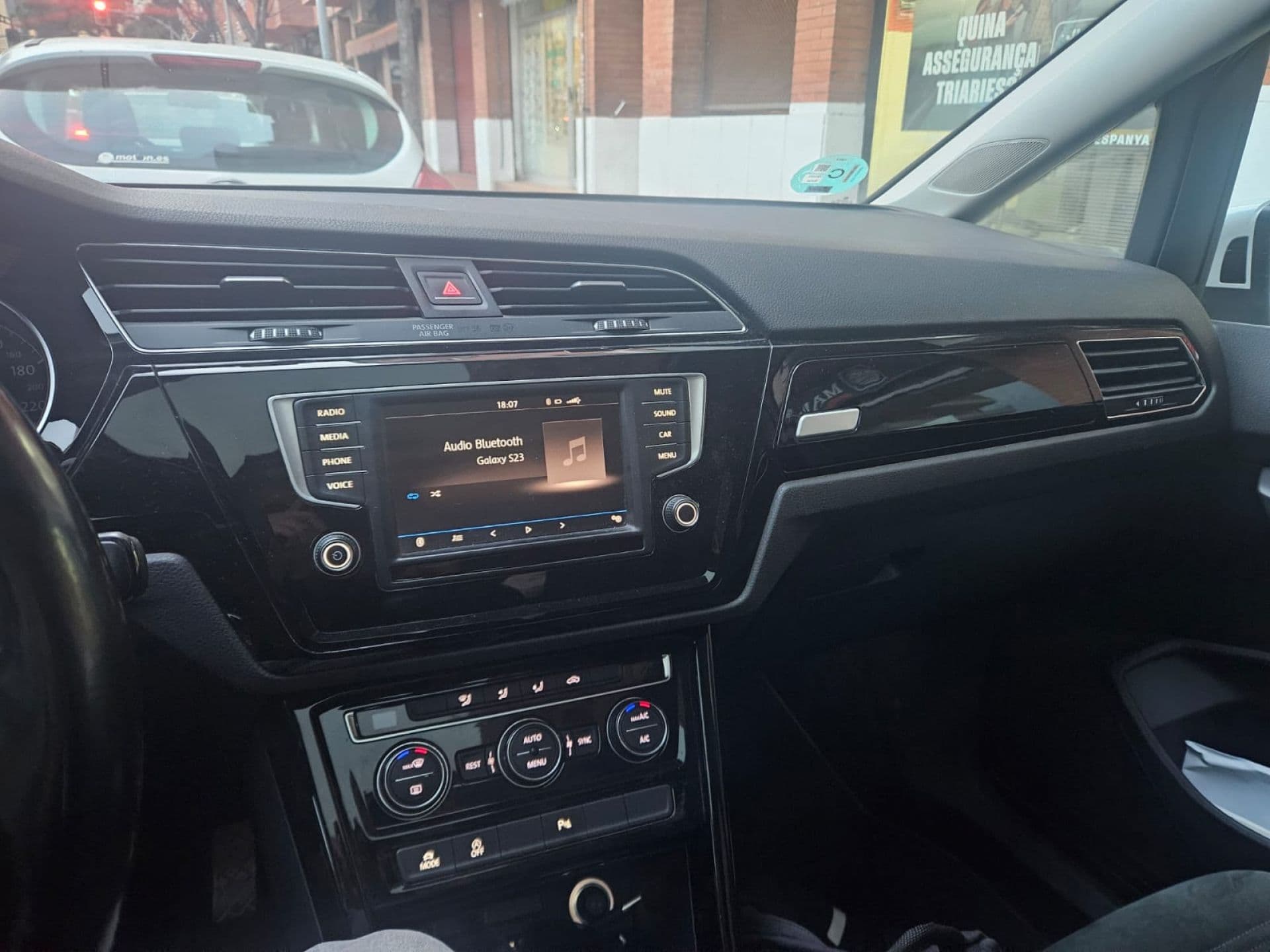 VOLKSWAGEN touran