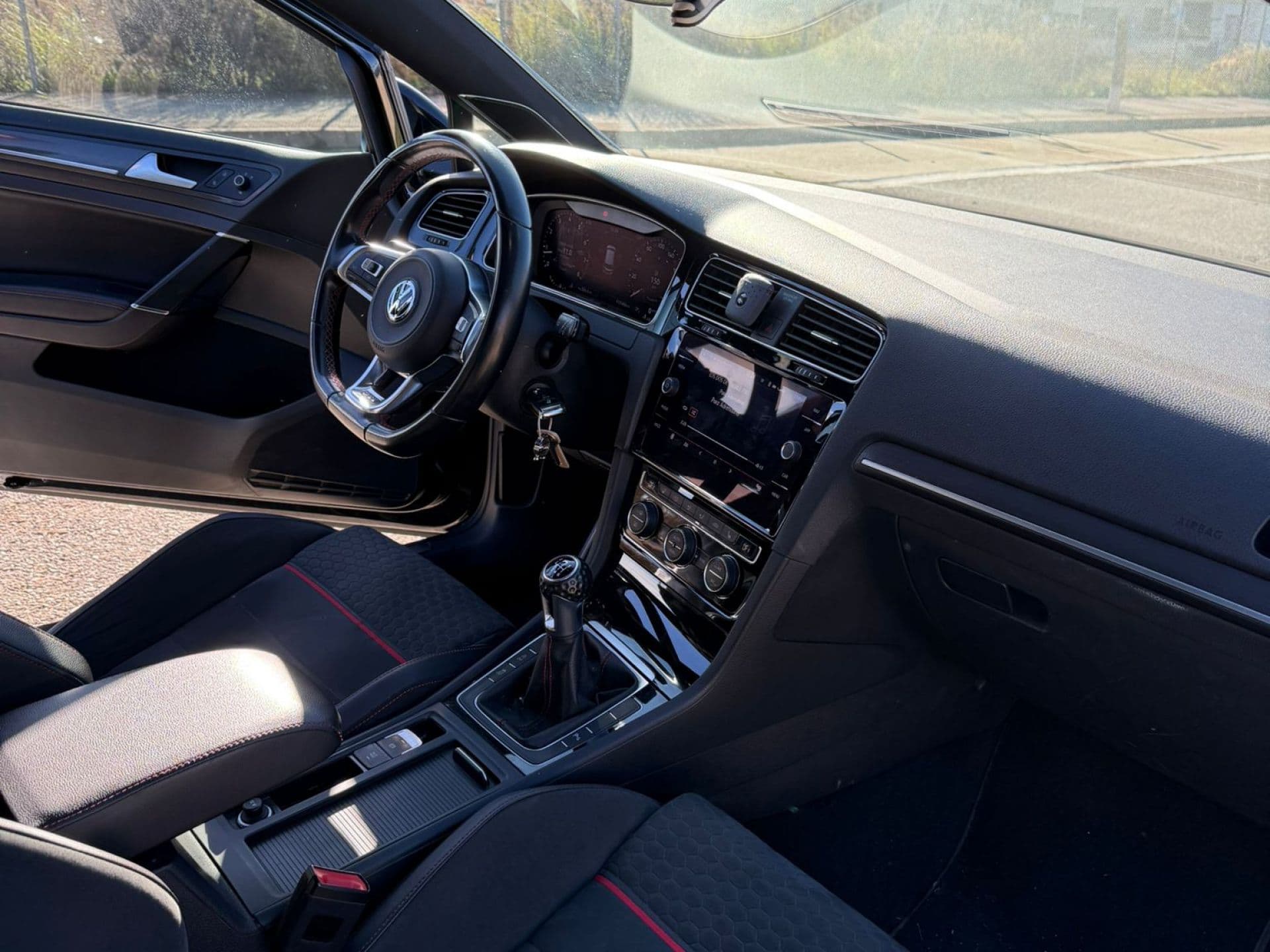 VOLKSWAGEN golf