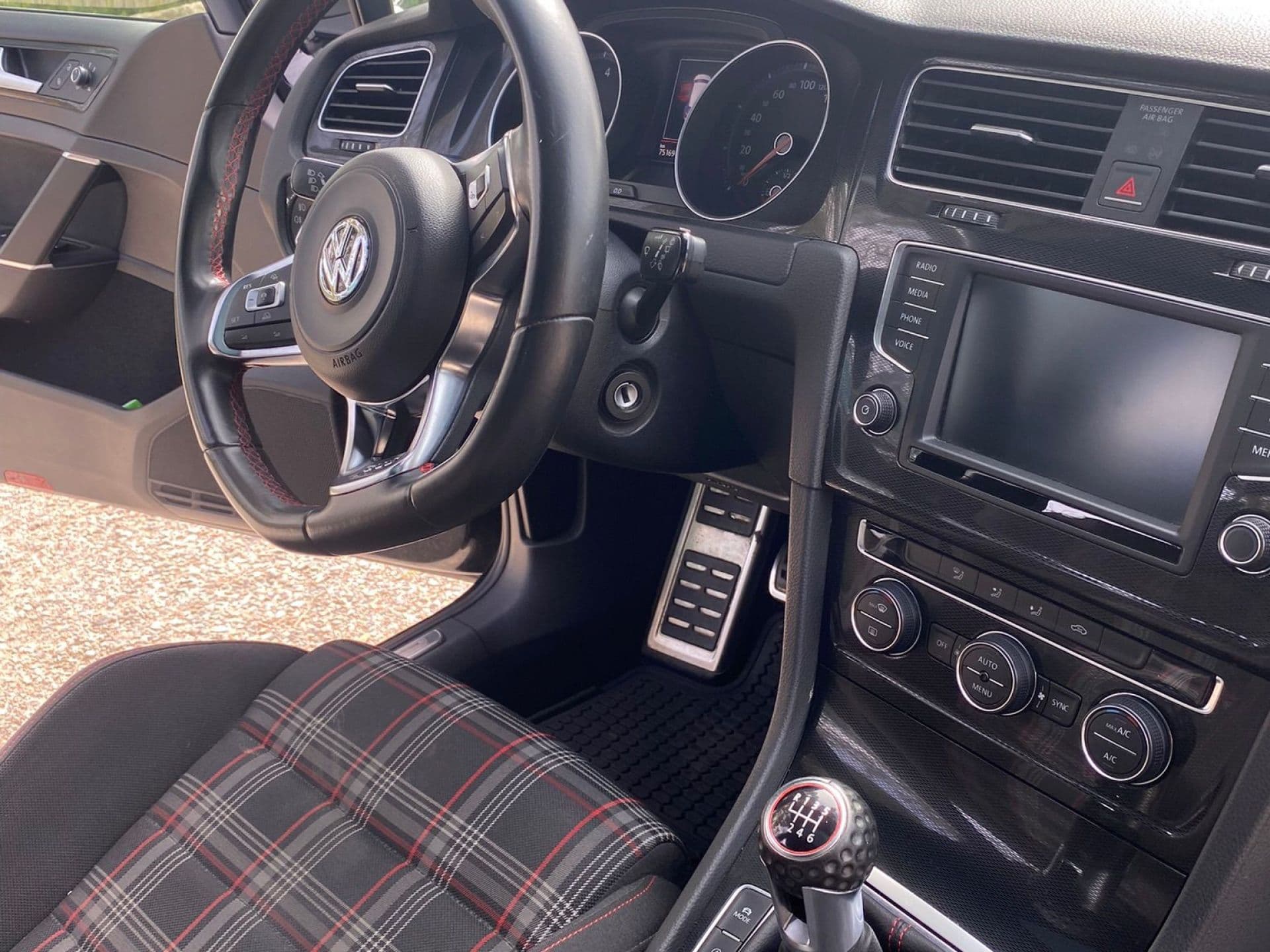 VOLKSWAGEN golf