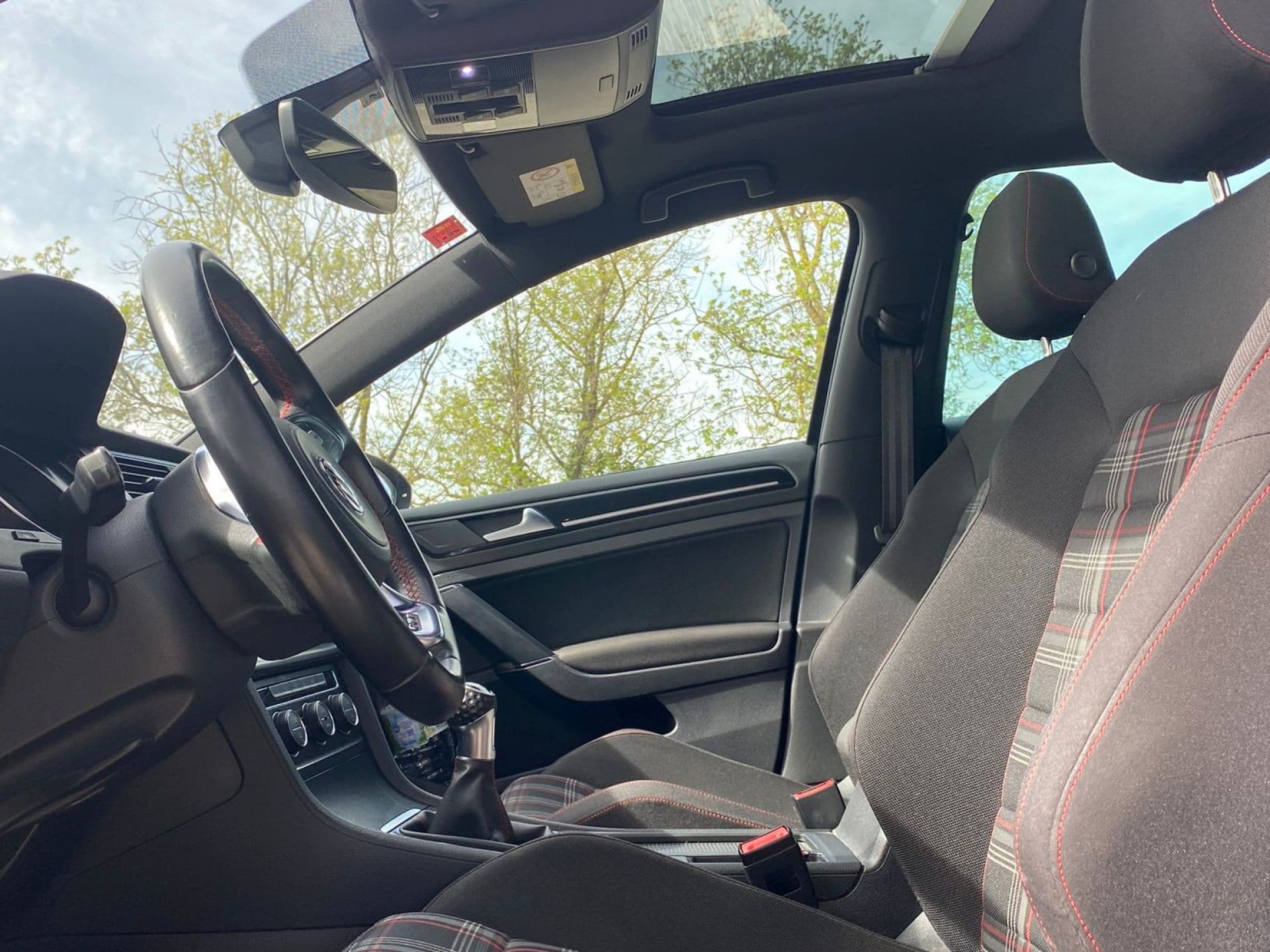 VOLKSWAGEN golf