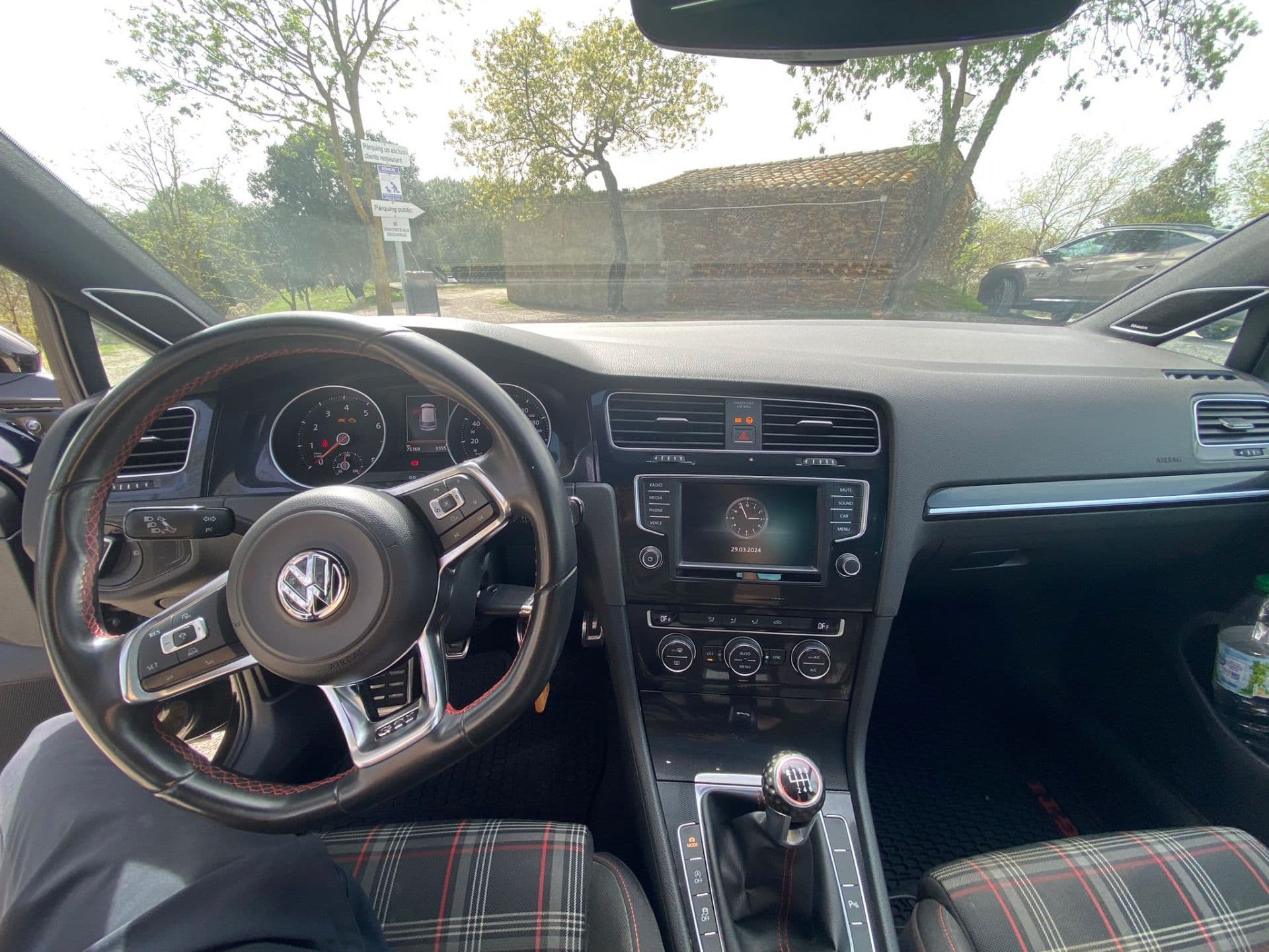 VOLKSWAGEN golf