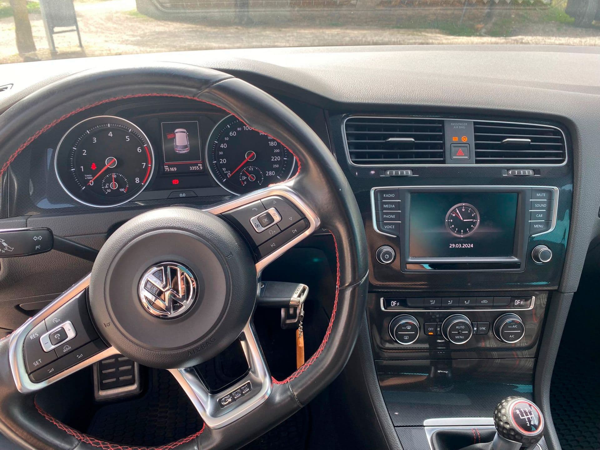 VOLKSWAGEN golf