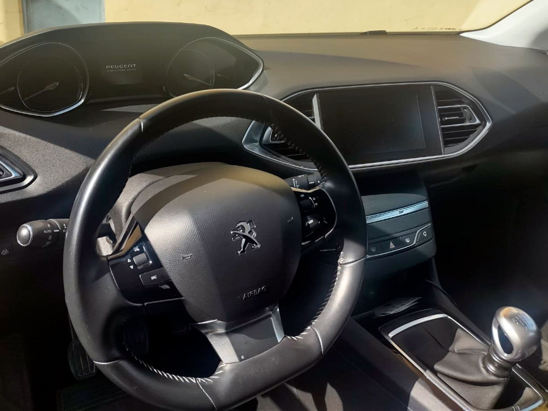 PEUGEOT 308