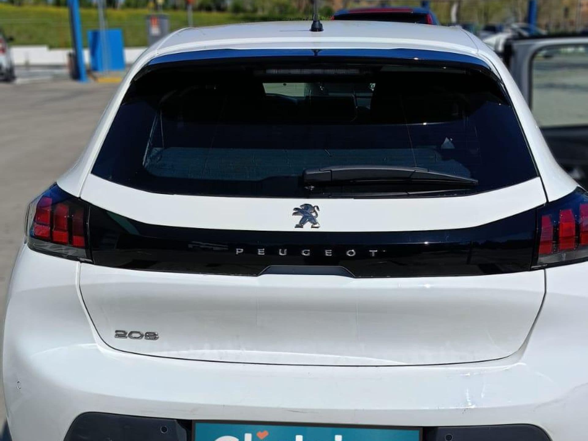 PEUGEOT 208