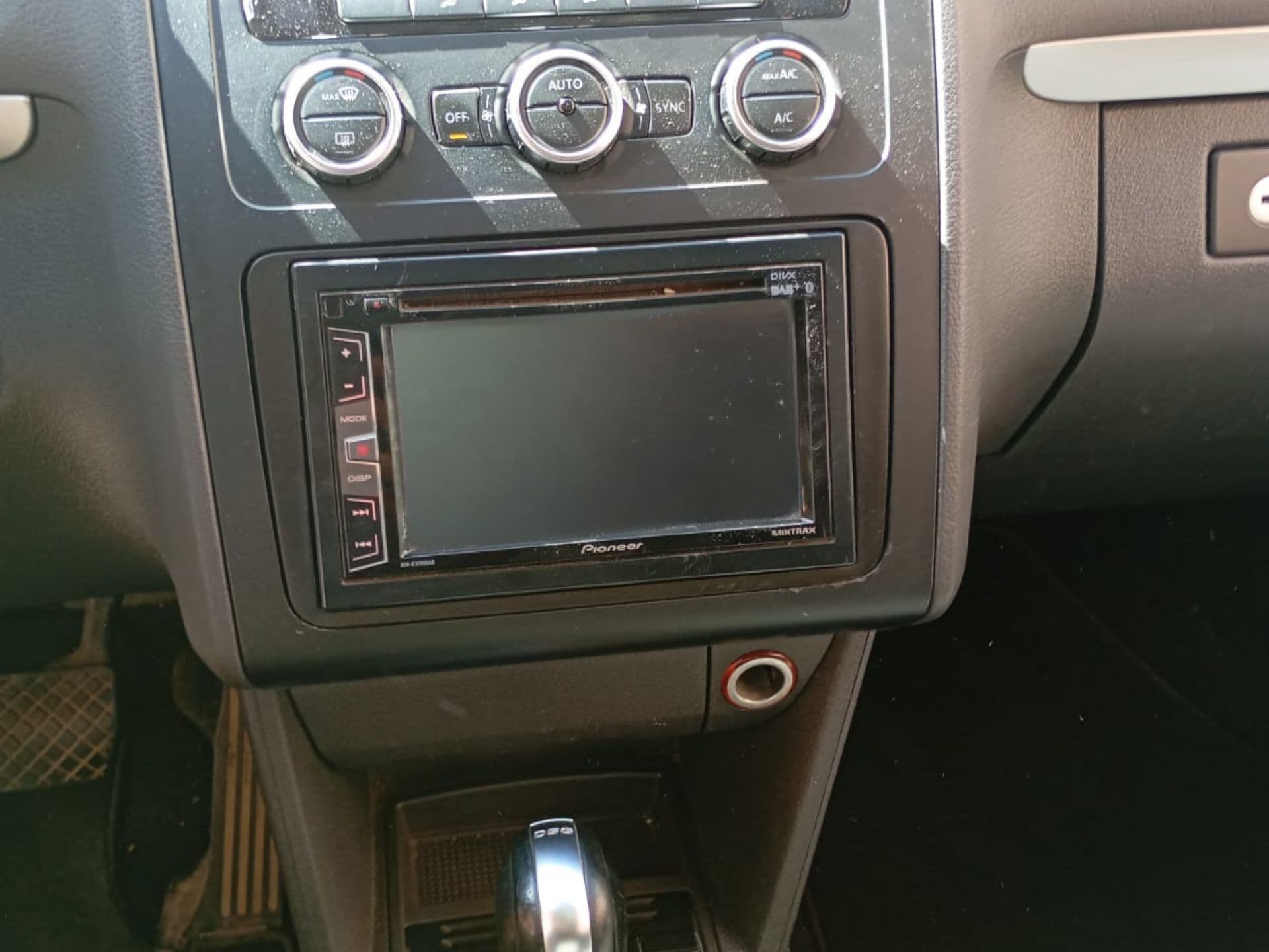 VOLKSWAGEN touran