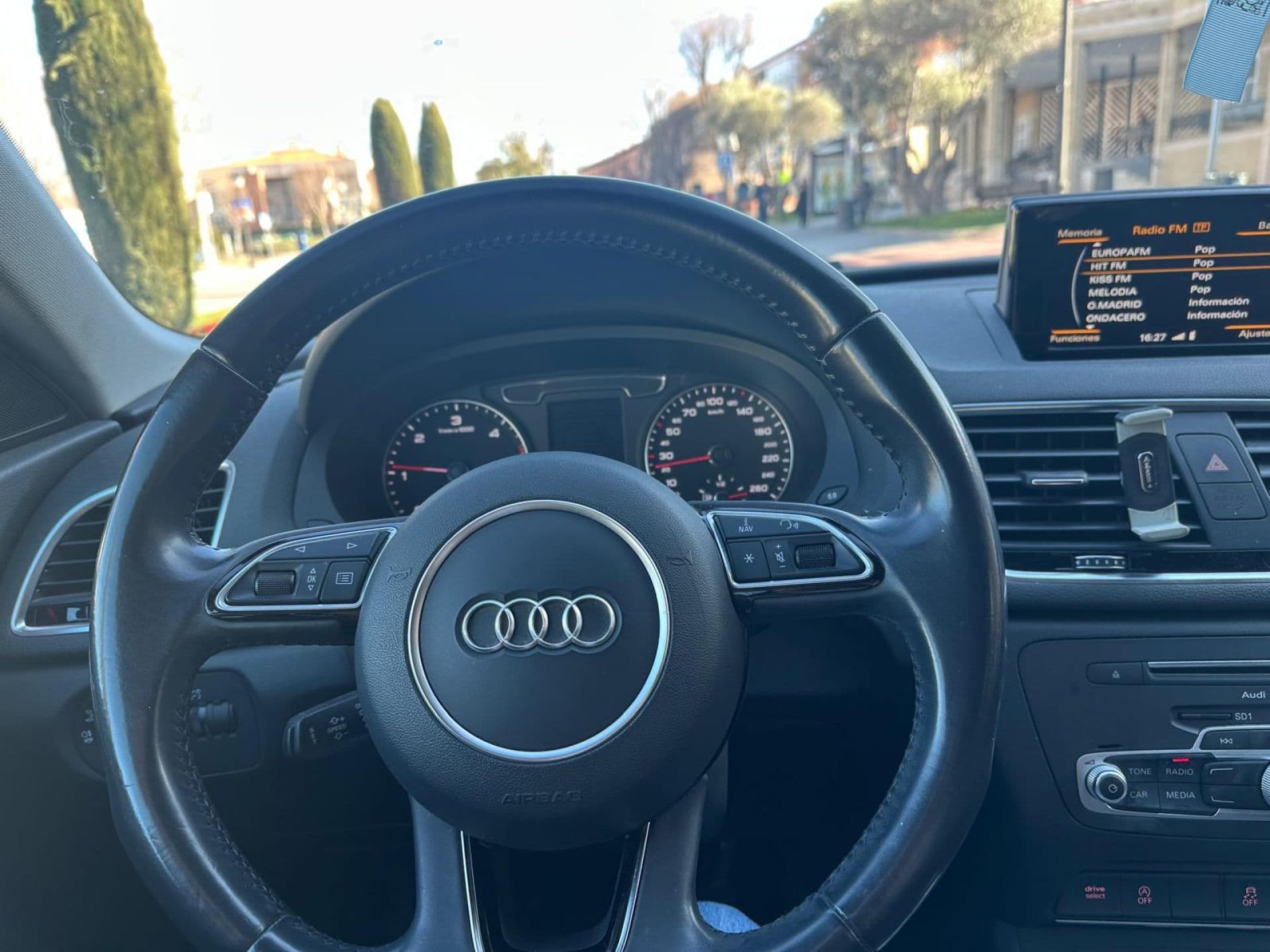 AUDI q3