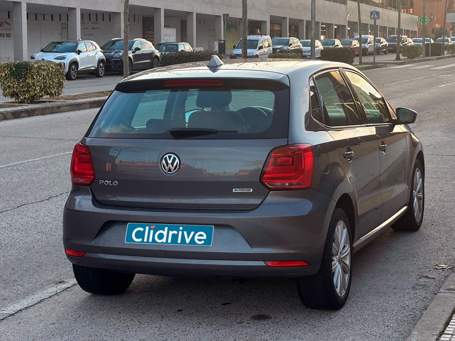VOLKSWAGEN polo