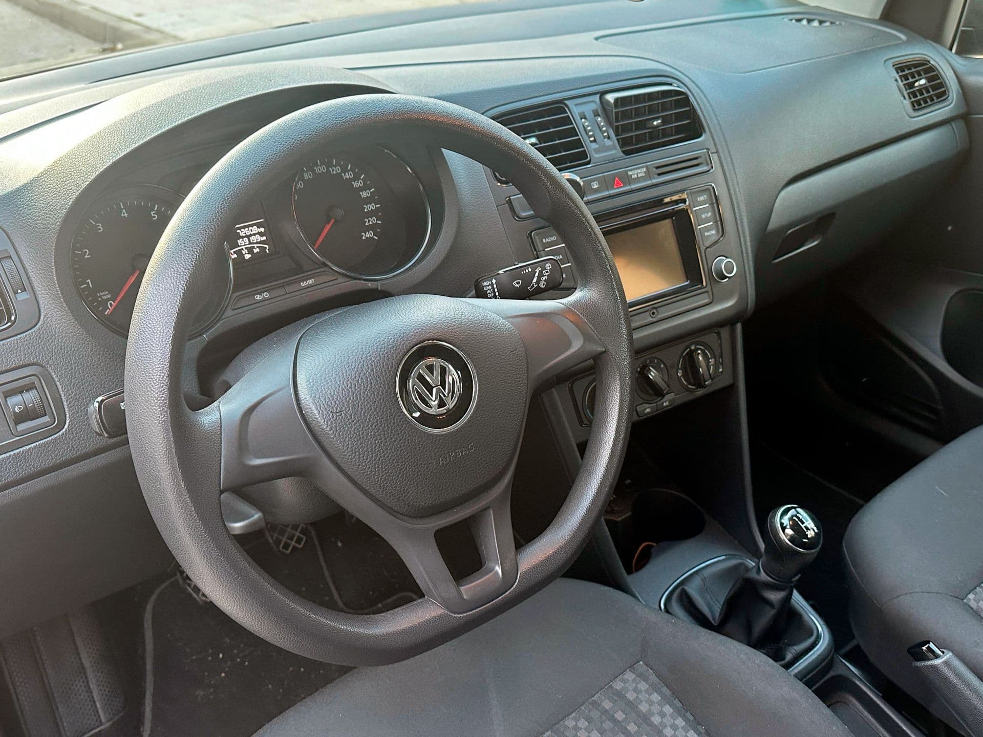 VOLKSWAGEN polo