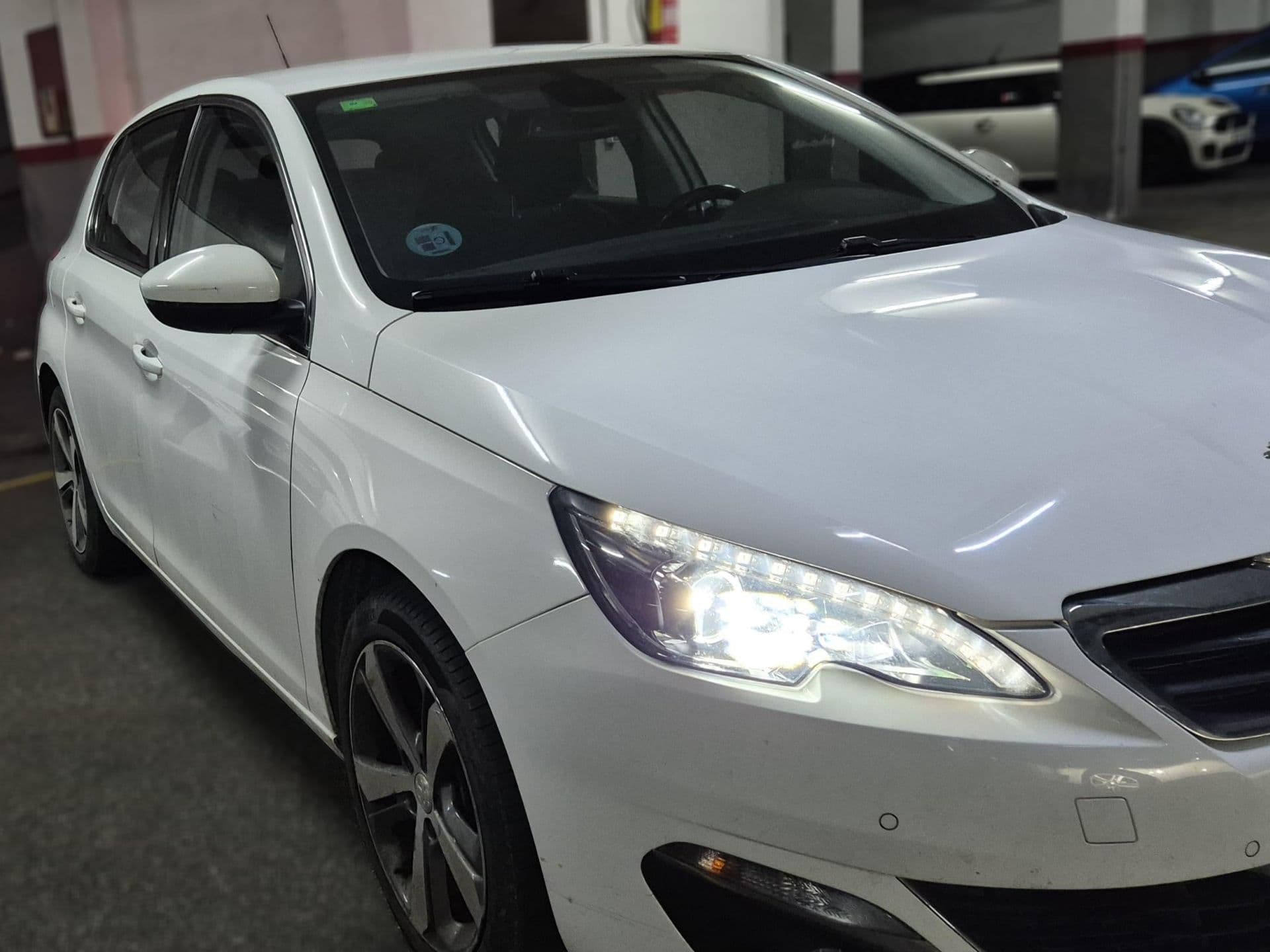 PEUGEOT 308