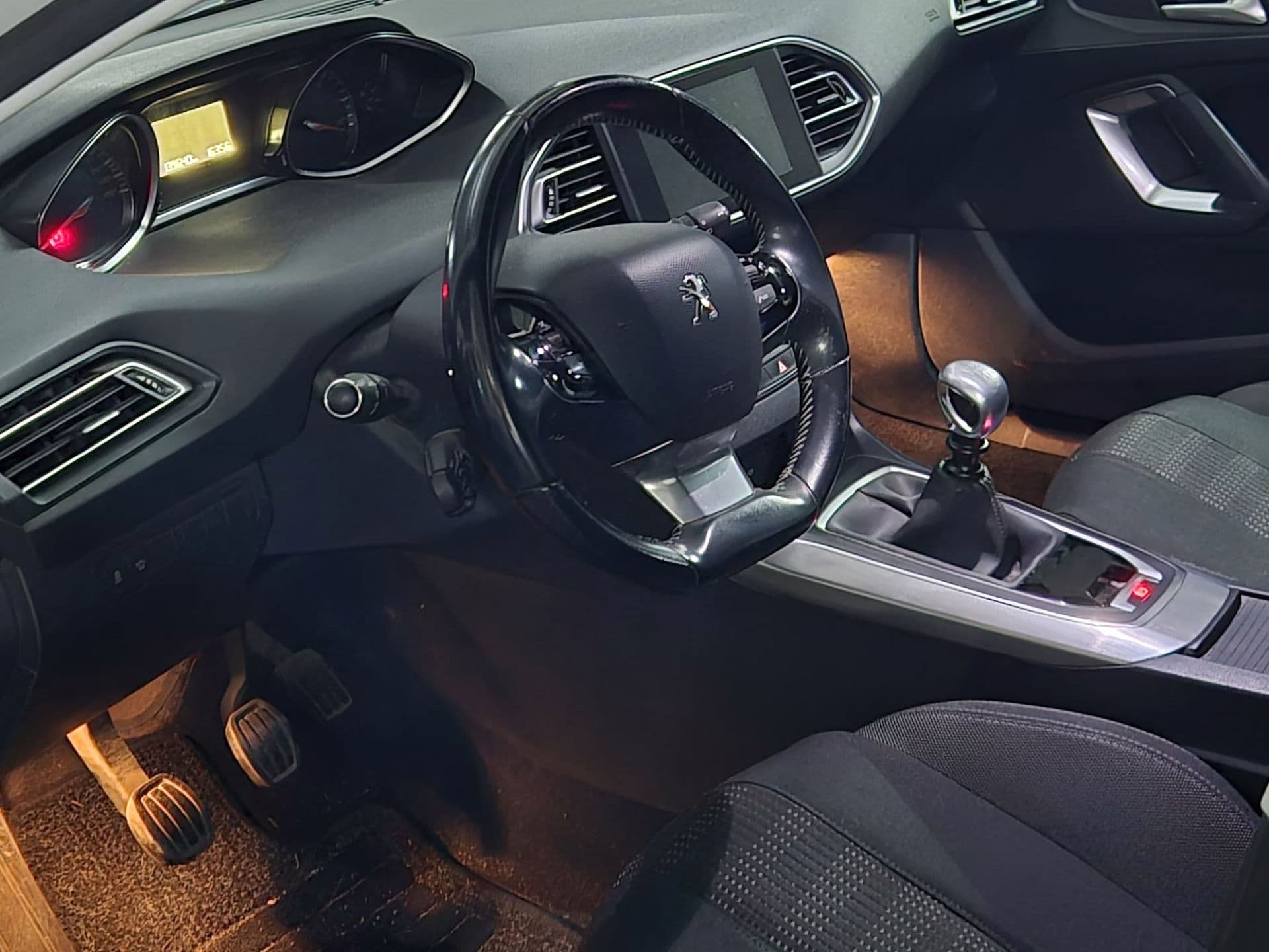 PEUGEOT 308