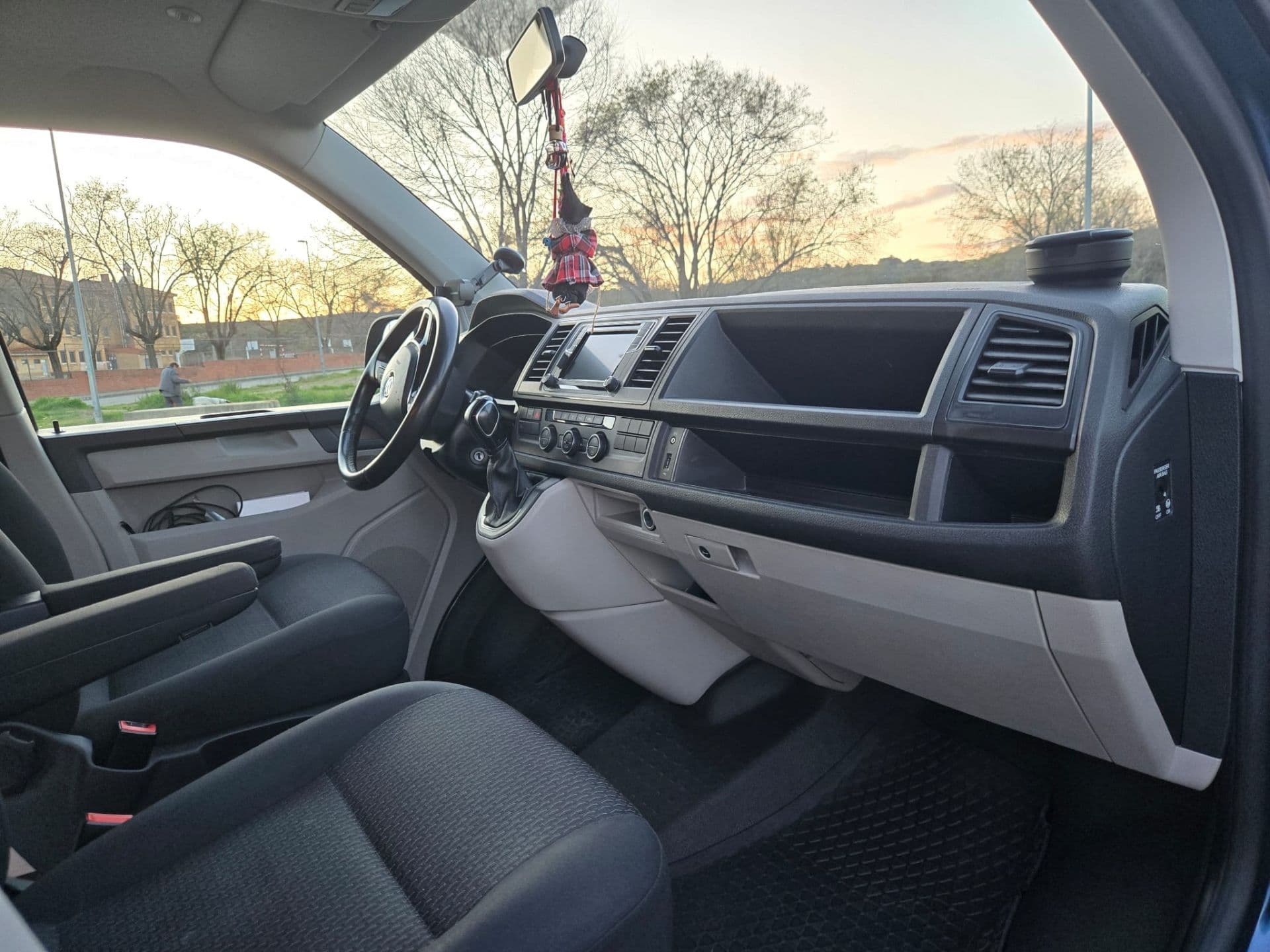 VOLKSWAGEN caravelle