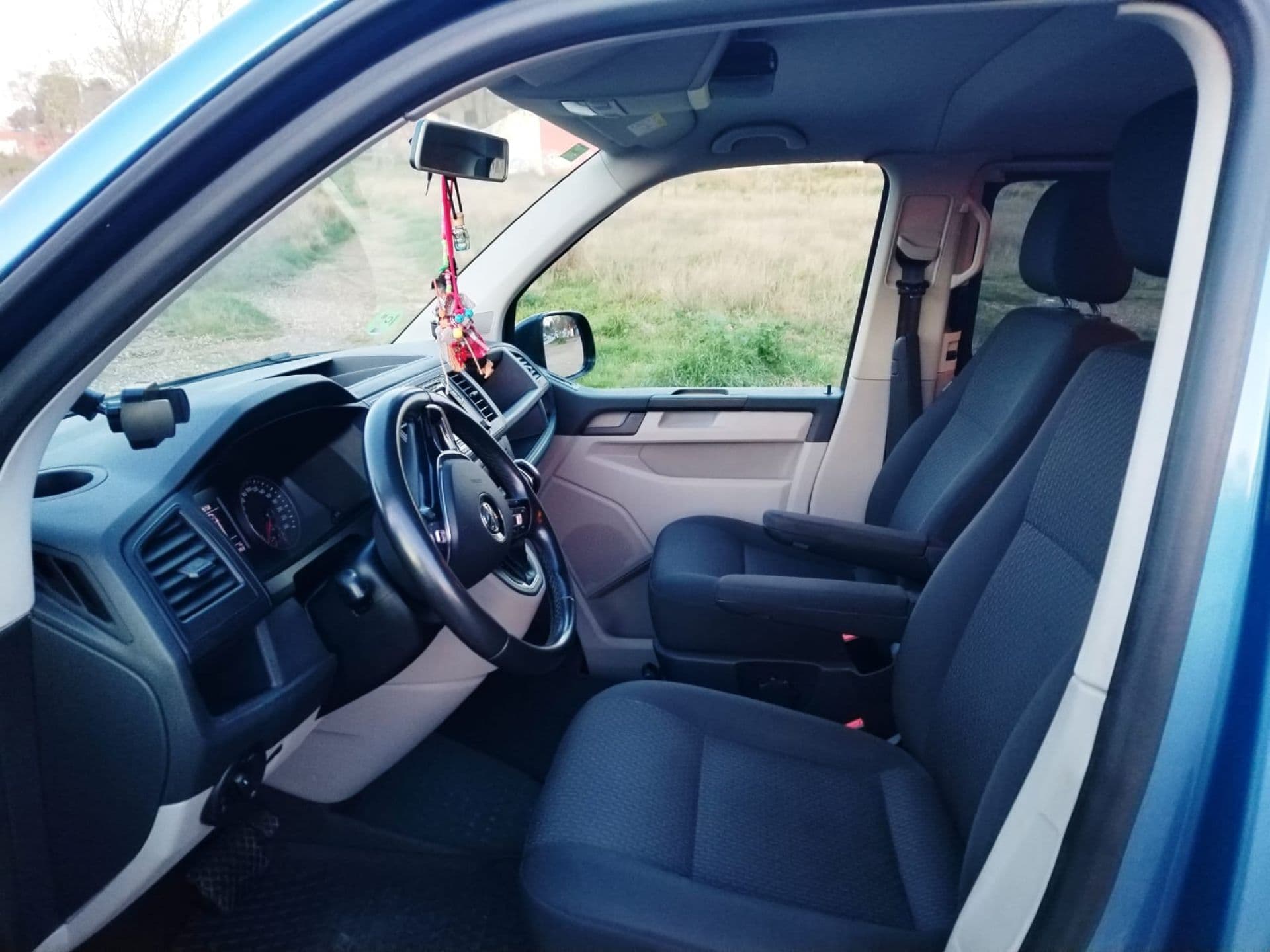 VOLKSWAGEN caravelle