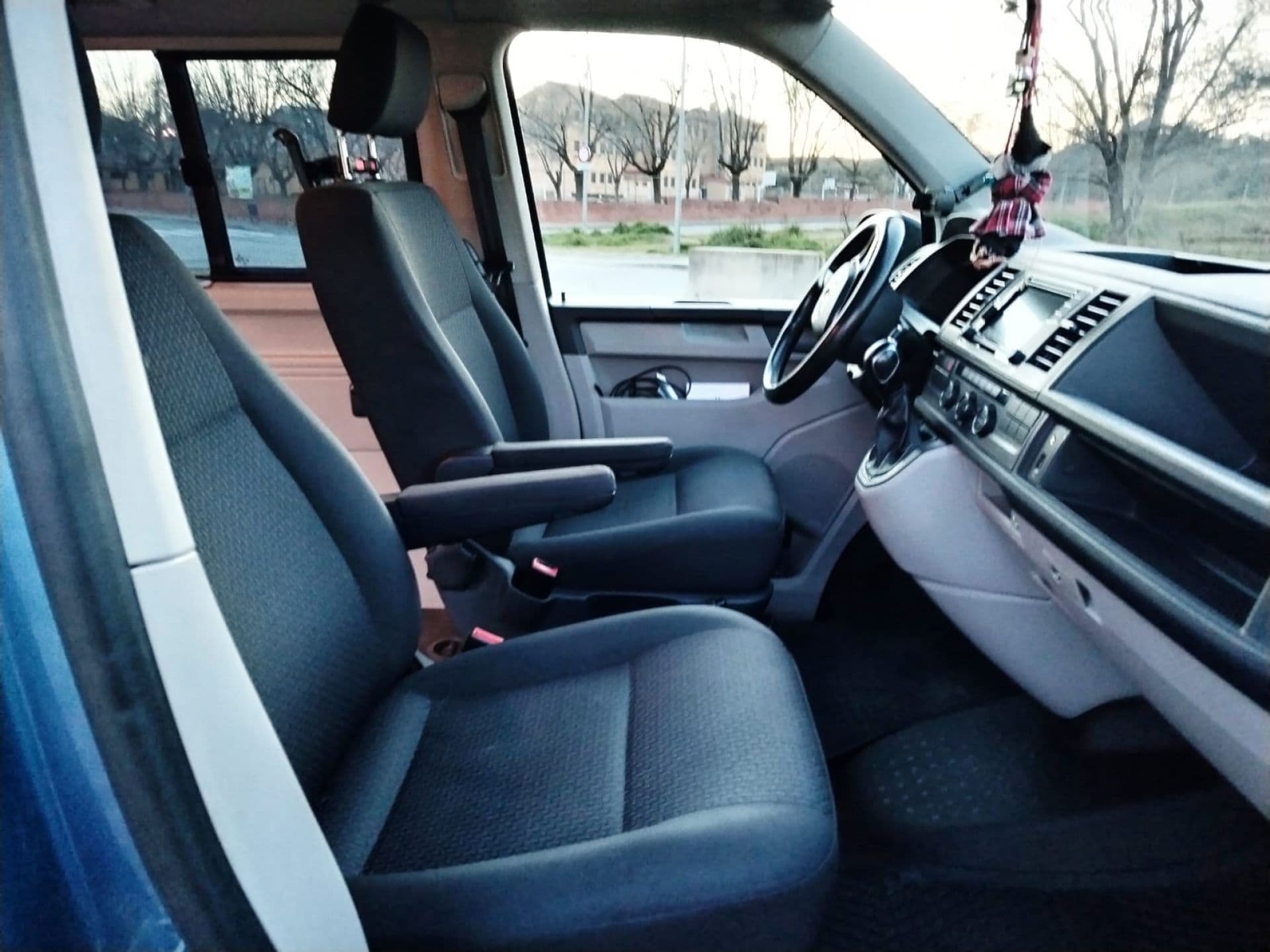 VOLKSWAGEN caravelle