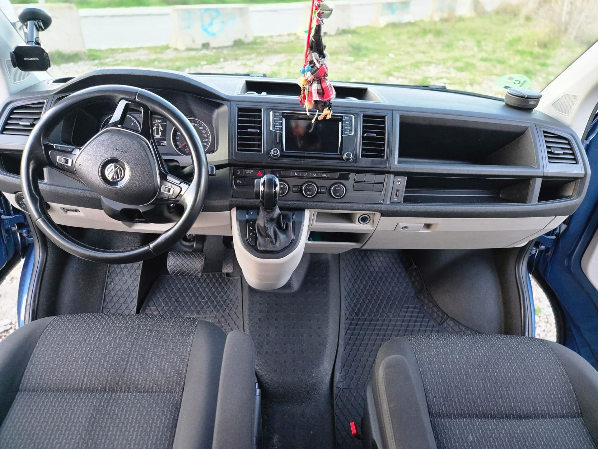 VOLKSWAGEN caravelle