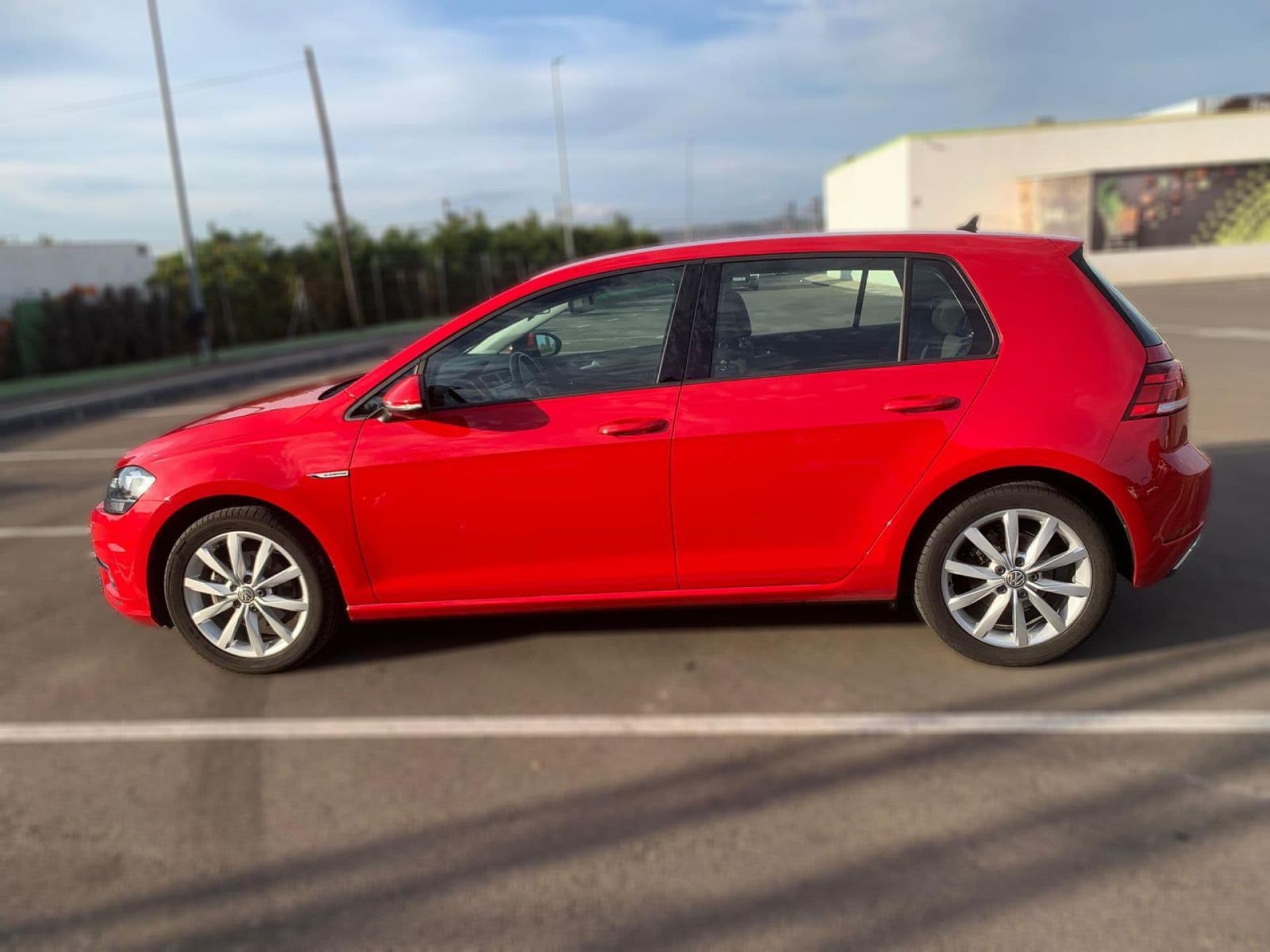 VOLKSWAGEN golf